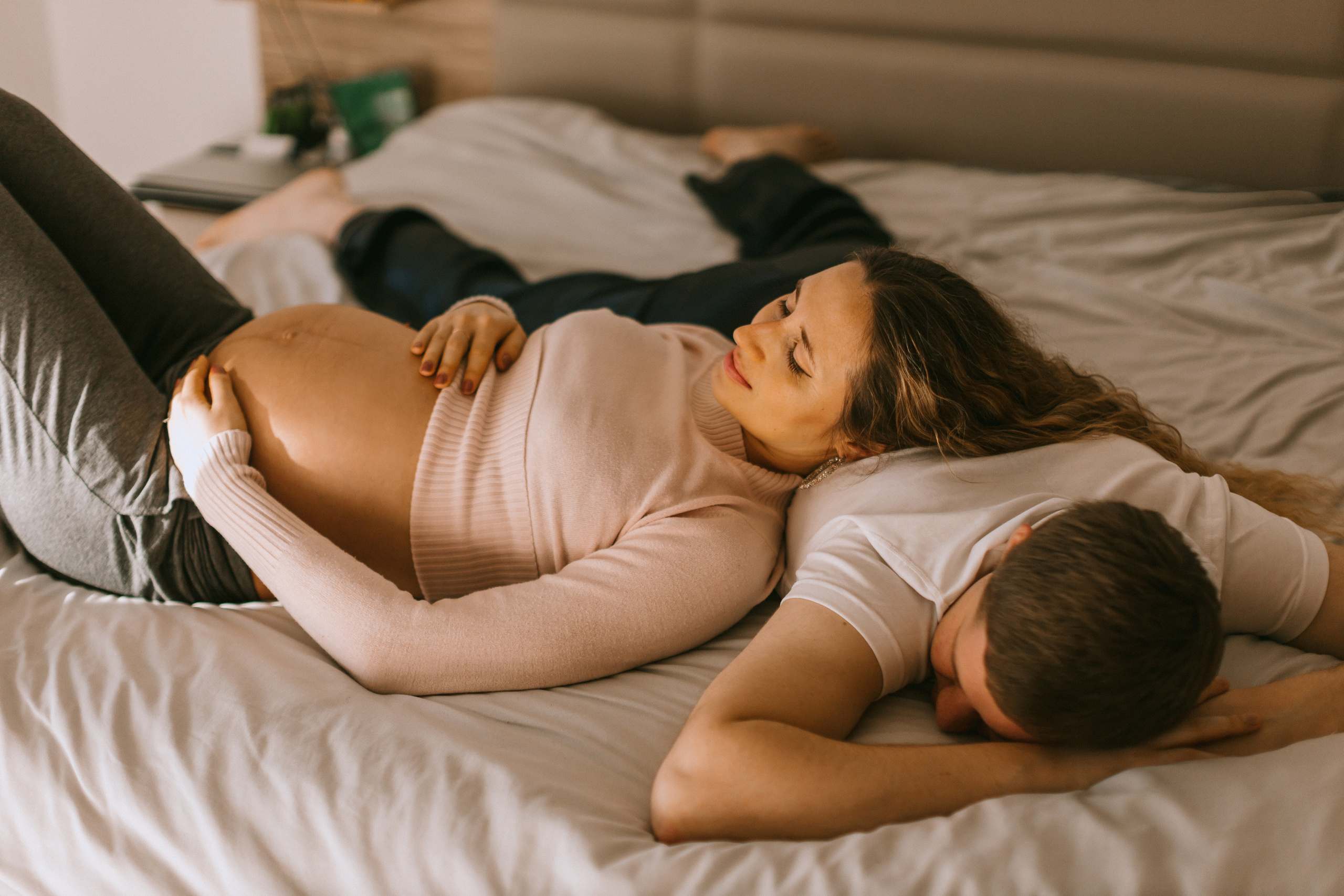 Babybauch-Fotoshooting zu Hause. Maria Chistyakovа — Fotografin in Karlsruhe, Baden-Baden und Umgebung