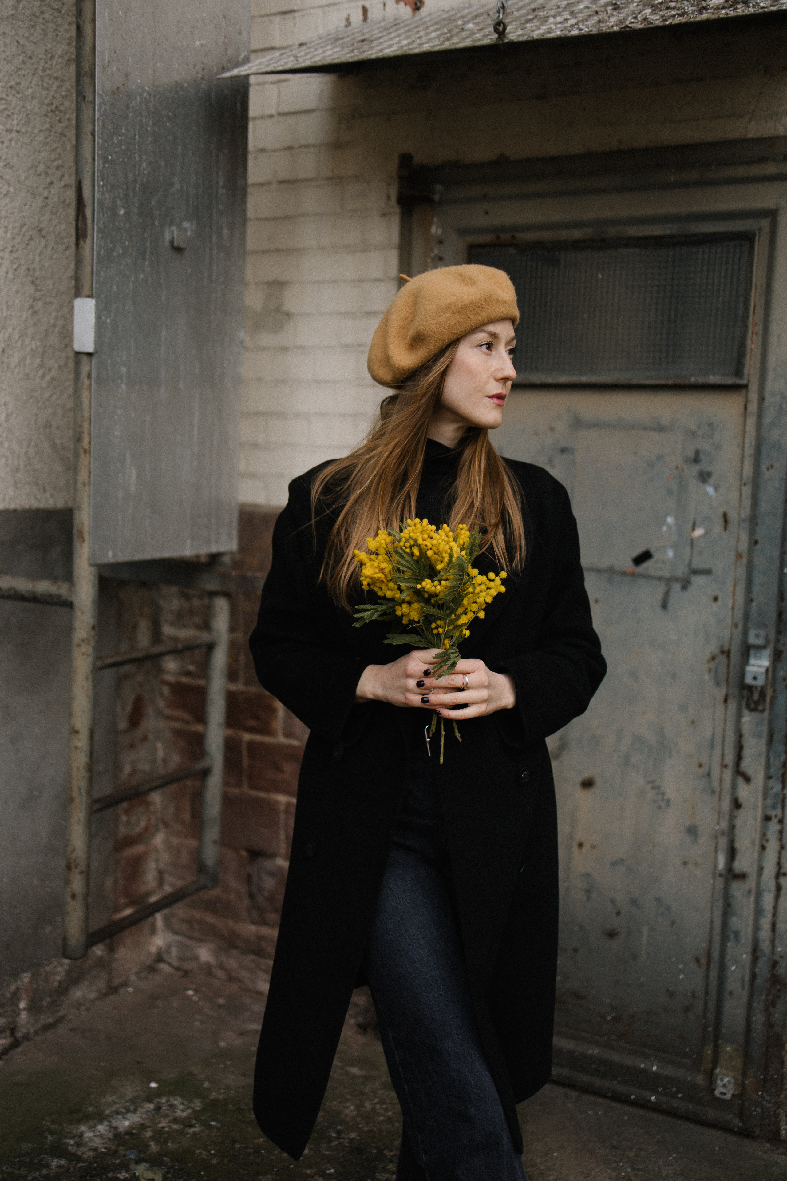 «Она несла в руках отвратительные, тревожные желтые цветы…». Фотограф в Германии — Мария Чистякова