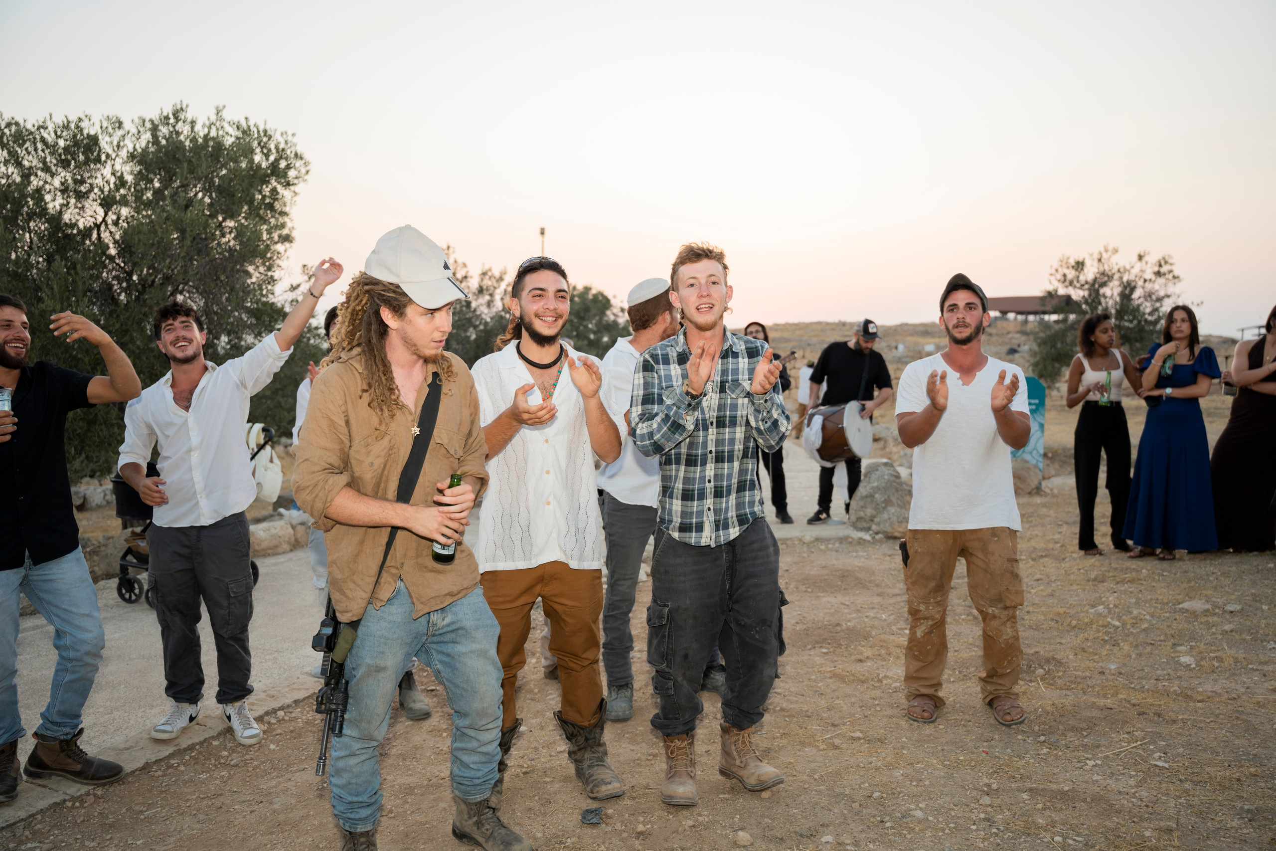 עדן ושלהבת. יוסף מזרחי צילום חתונה, ברית וזוגיות. צלם מקצועי שאוהב להוציא אתכם הכי יפים ברגעים הכי מרגשים