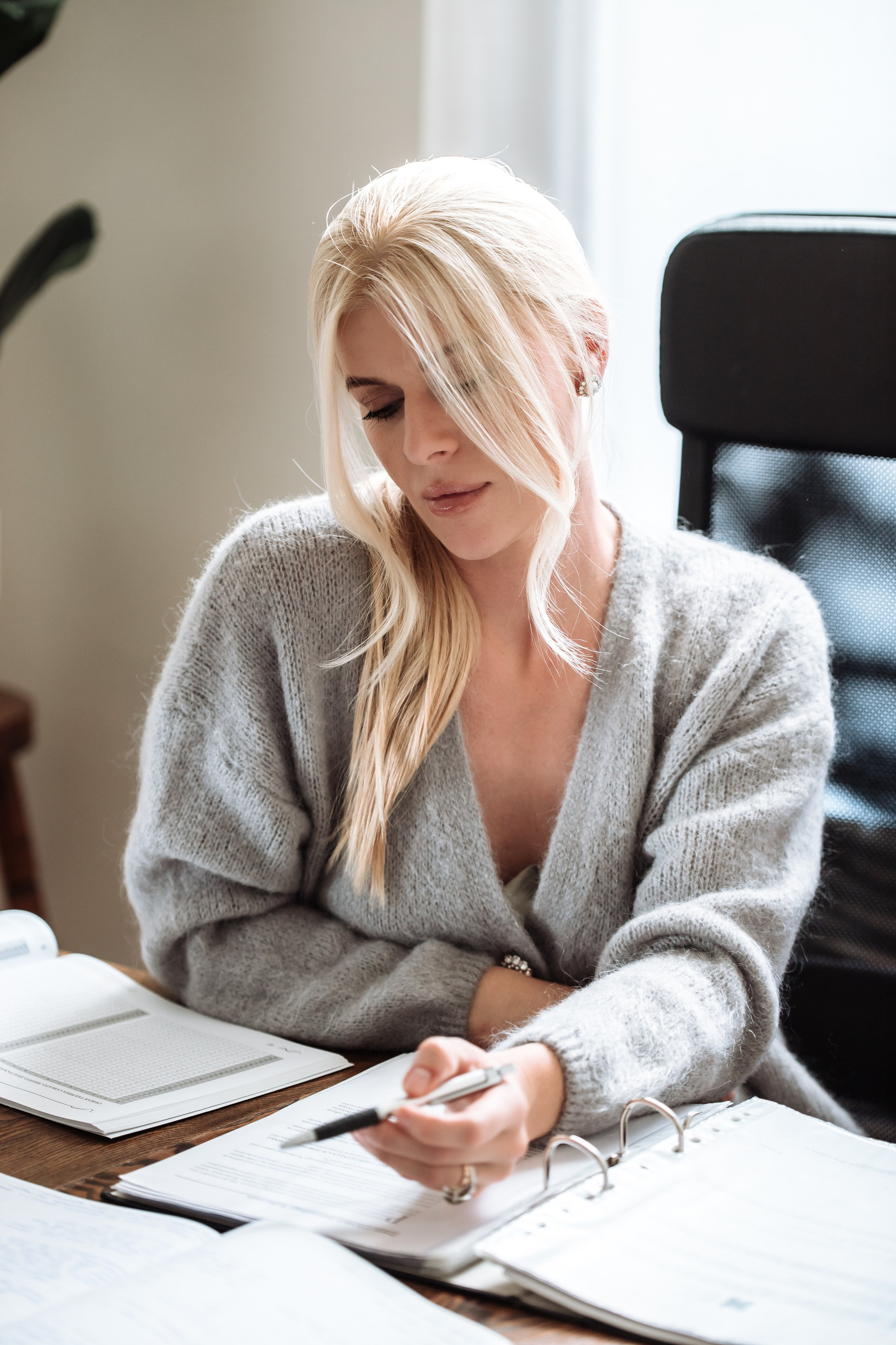 Agata|numerologė, radikalaus atleidimo trenerė. Wedding, christening and family photographers in Vilnius, Lithuania