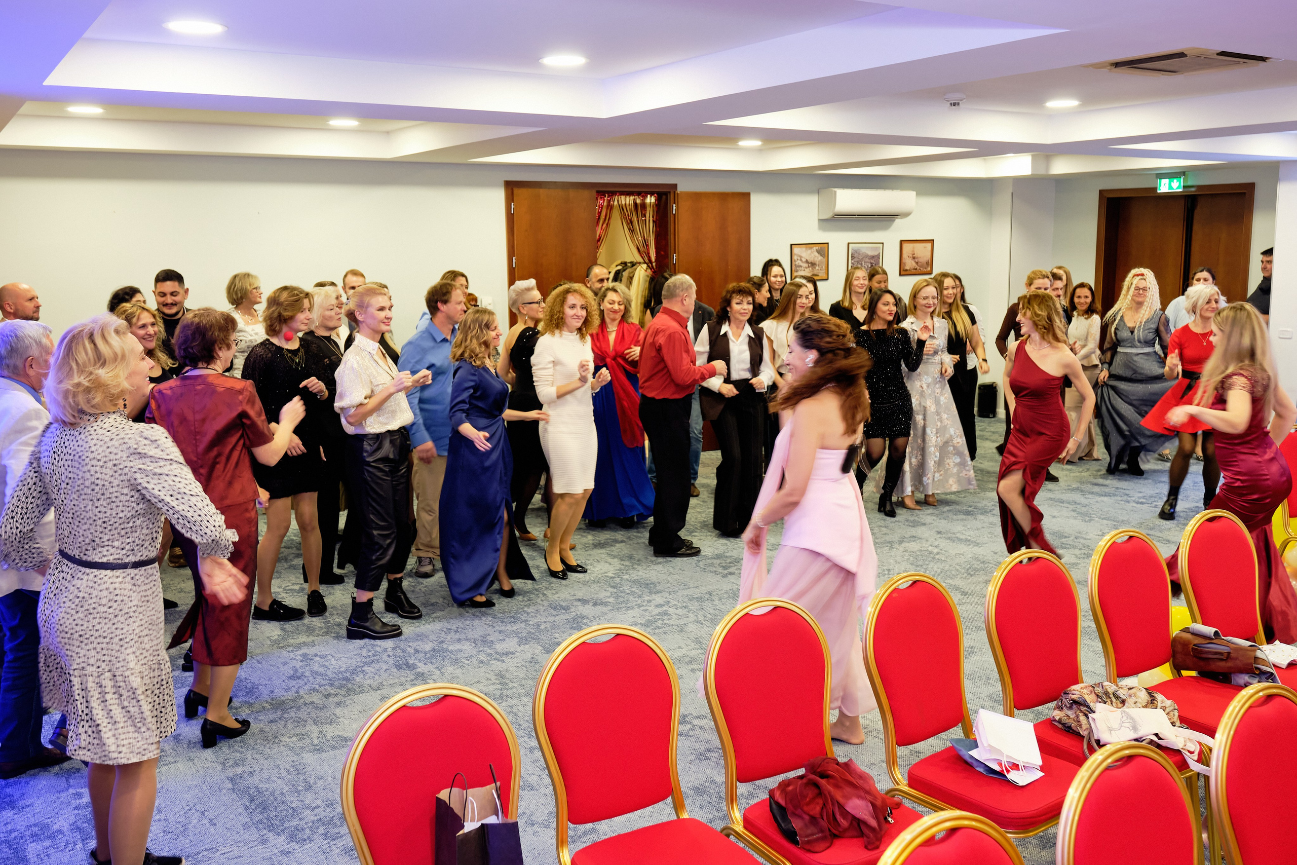 Фоторепортаж з благодійного Новорічного балу у Чорногорії. Портретний фотограф Альона Новгородцева