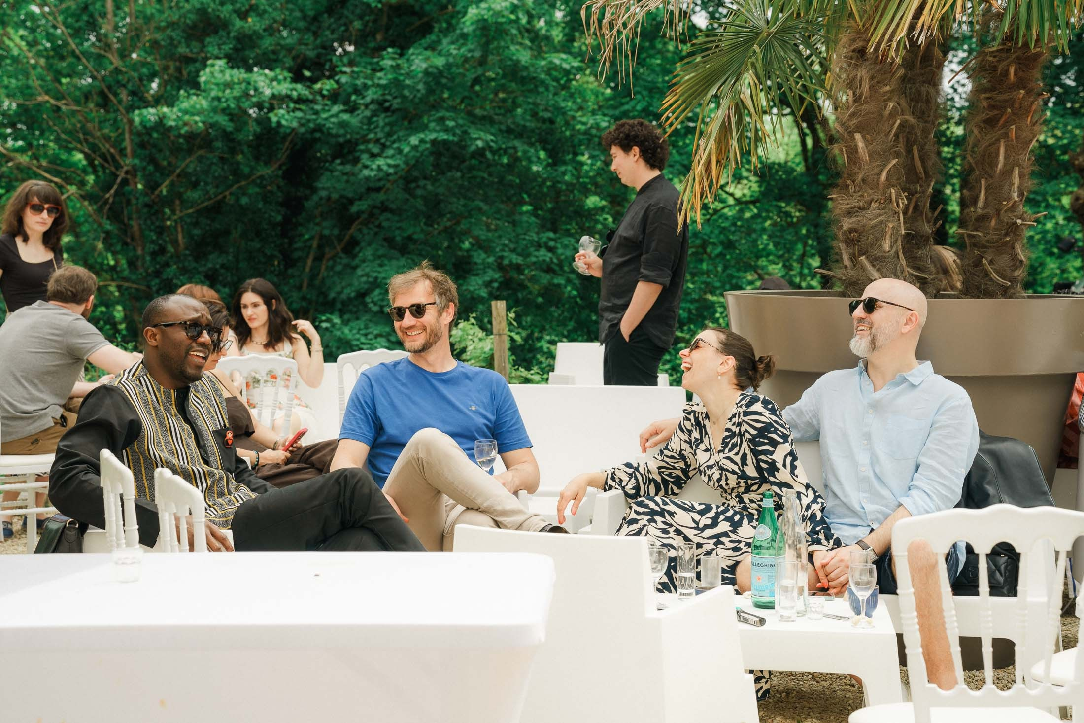 A Relaxed Day-After BBQ Party in France | Destination Wedding Photographer. StudioHappyMoment | Hääkuvaaja Helsinki, tunteikas ja dokumentaarinen kuvaus