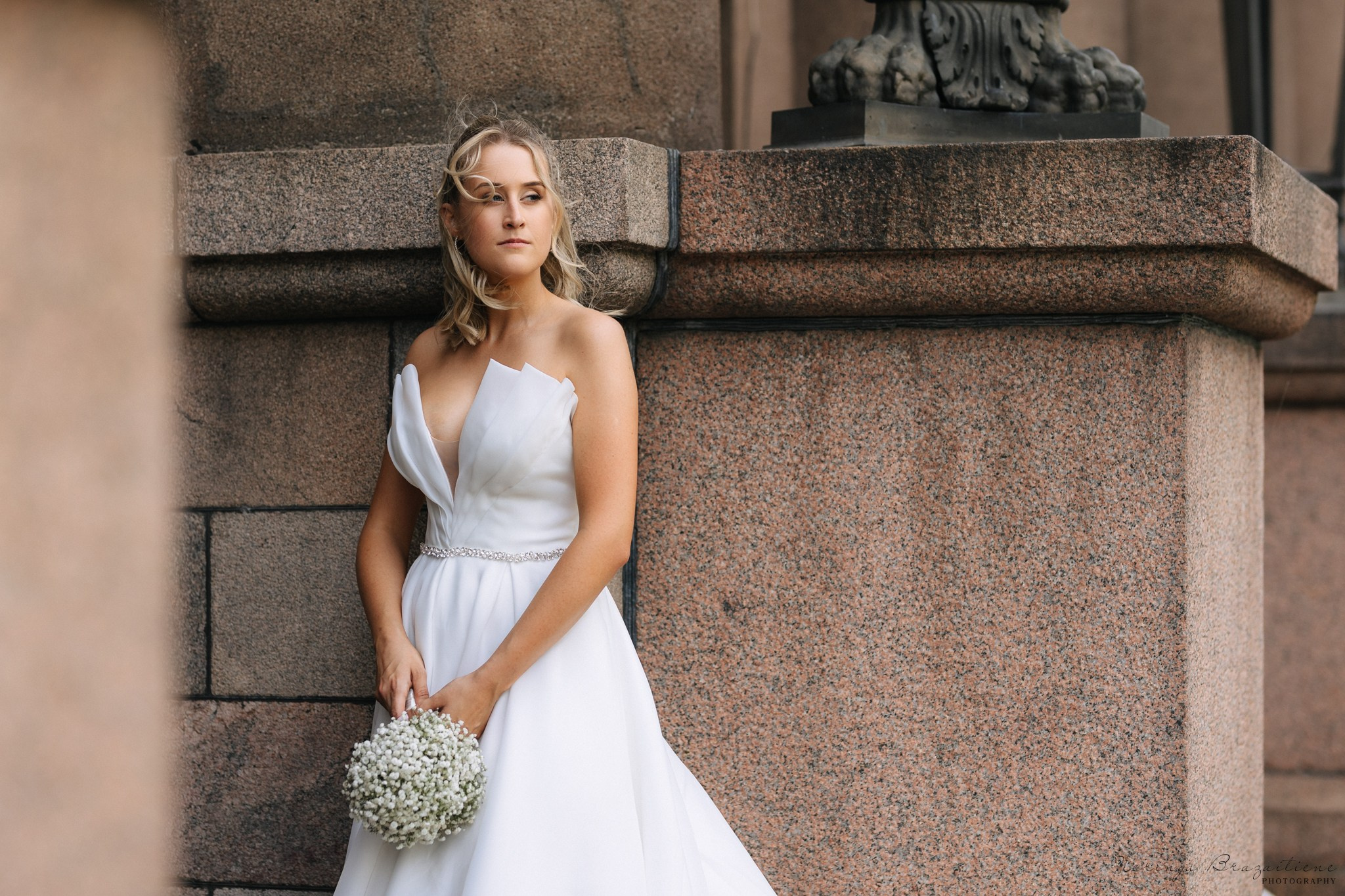 Vestuvinė fotosesija Kaune, Vienybės aikštėje, prie Lietuvos banko