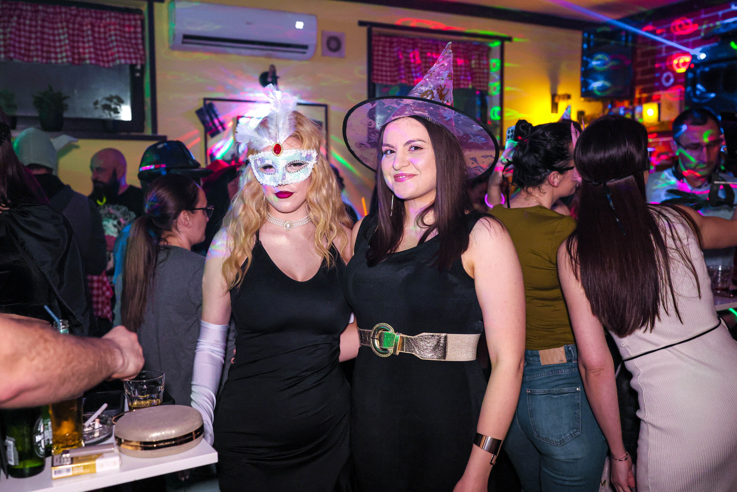 Maskenbal — Kafana Gradska Biblioteka Jagodina. Foto Simic Jagodina
