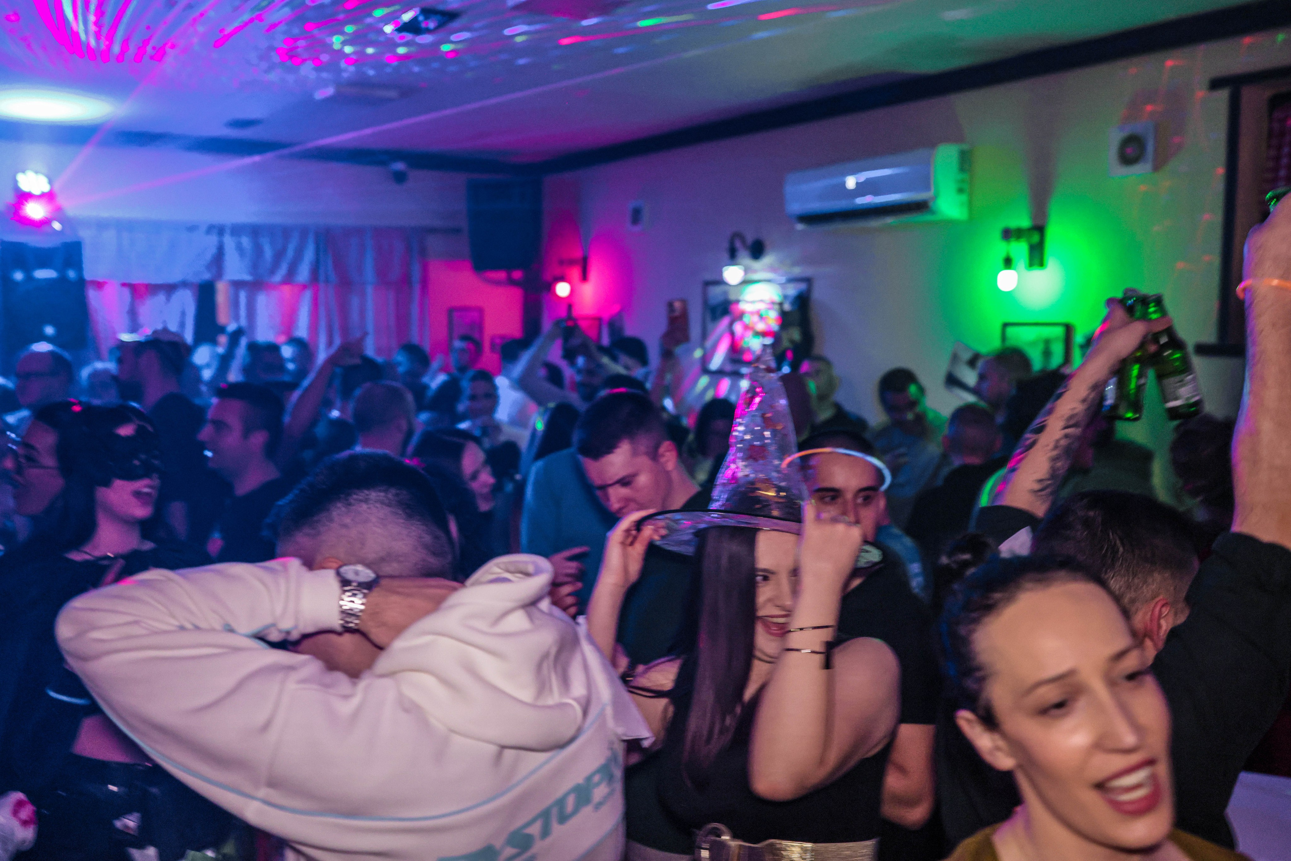 Maskenbal — Kafana Gradska Biblioteka Jagodina. Foto Simic Jagodina