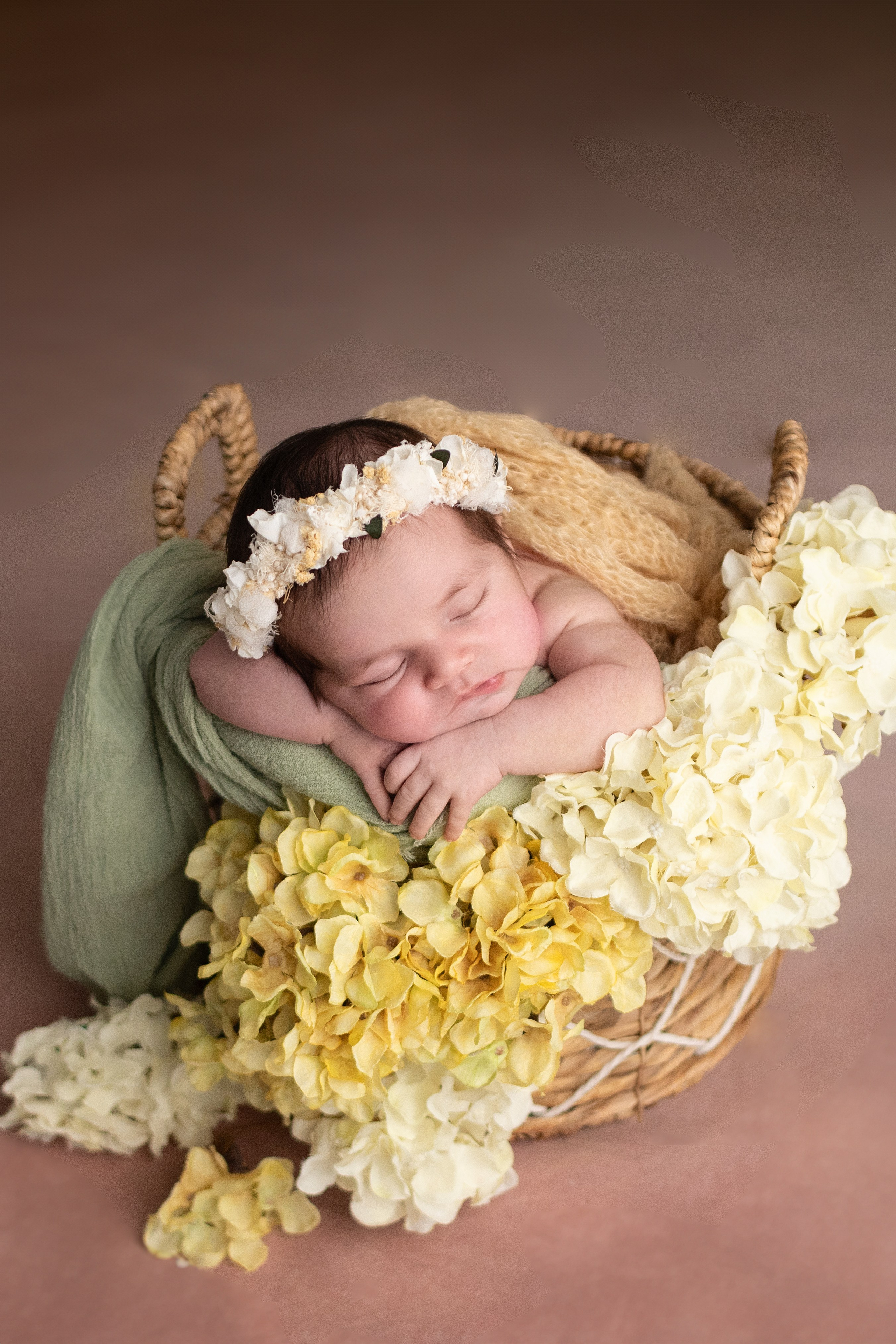 Newborn Classic. Mary Newborn Photo
