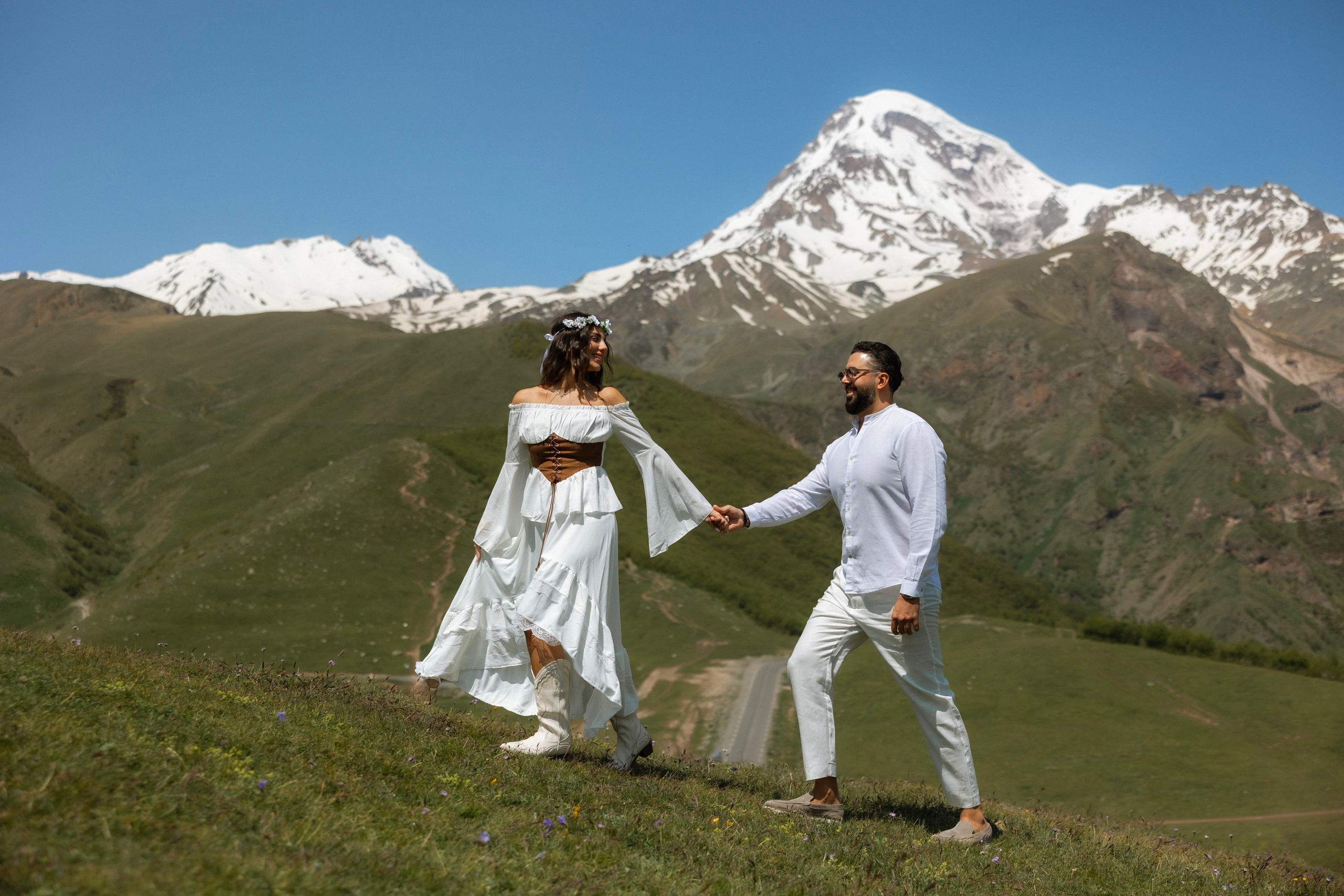 Love story in Kazbegi. Wedding photographer in Tbilisi Ioseb Mamniashvili