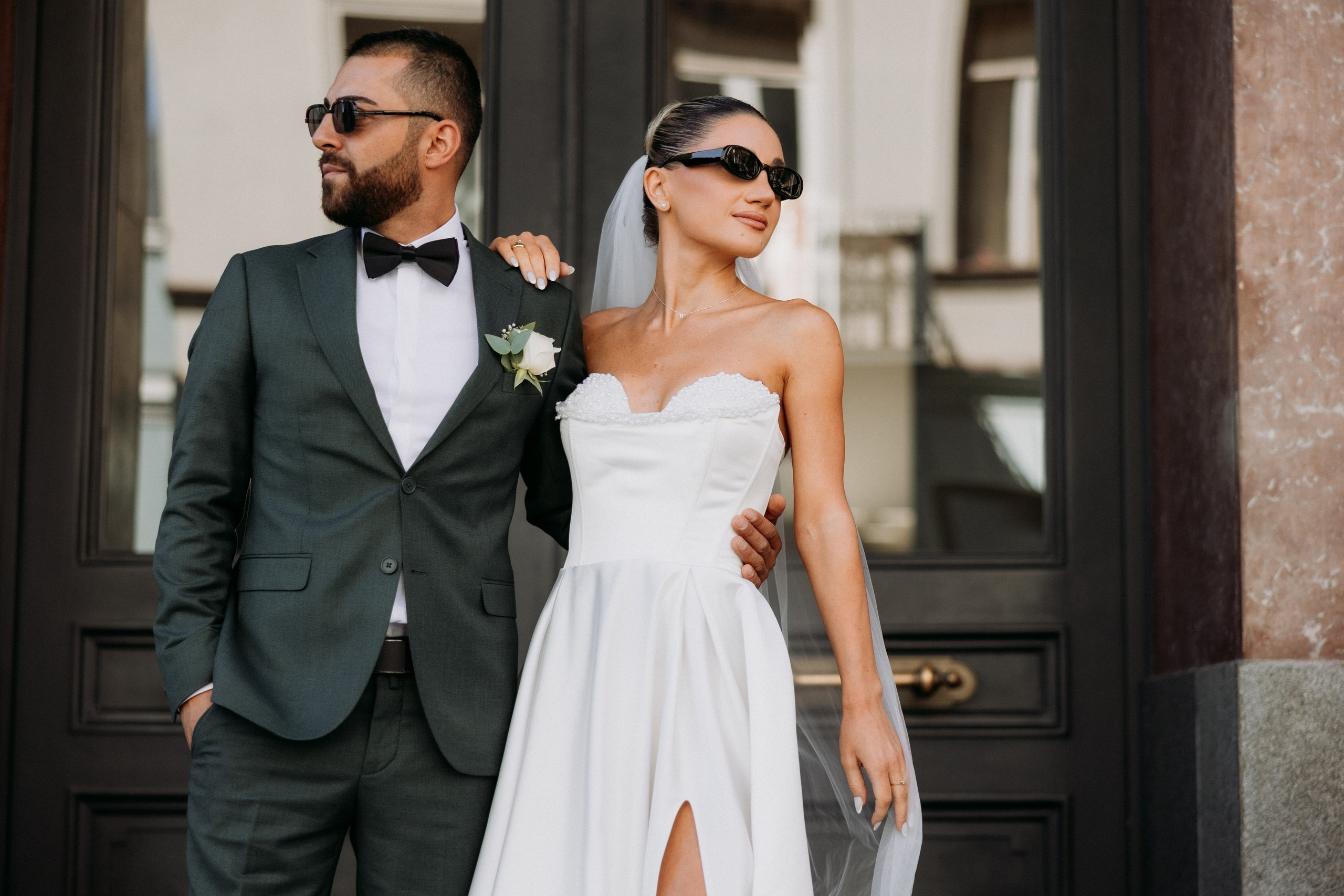 Wedding day with retro car. Wedding photographer in Tbilisi Ioseb Mamniashvili