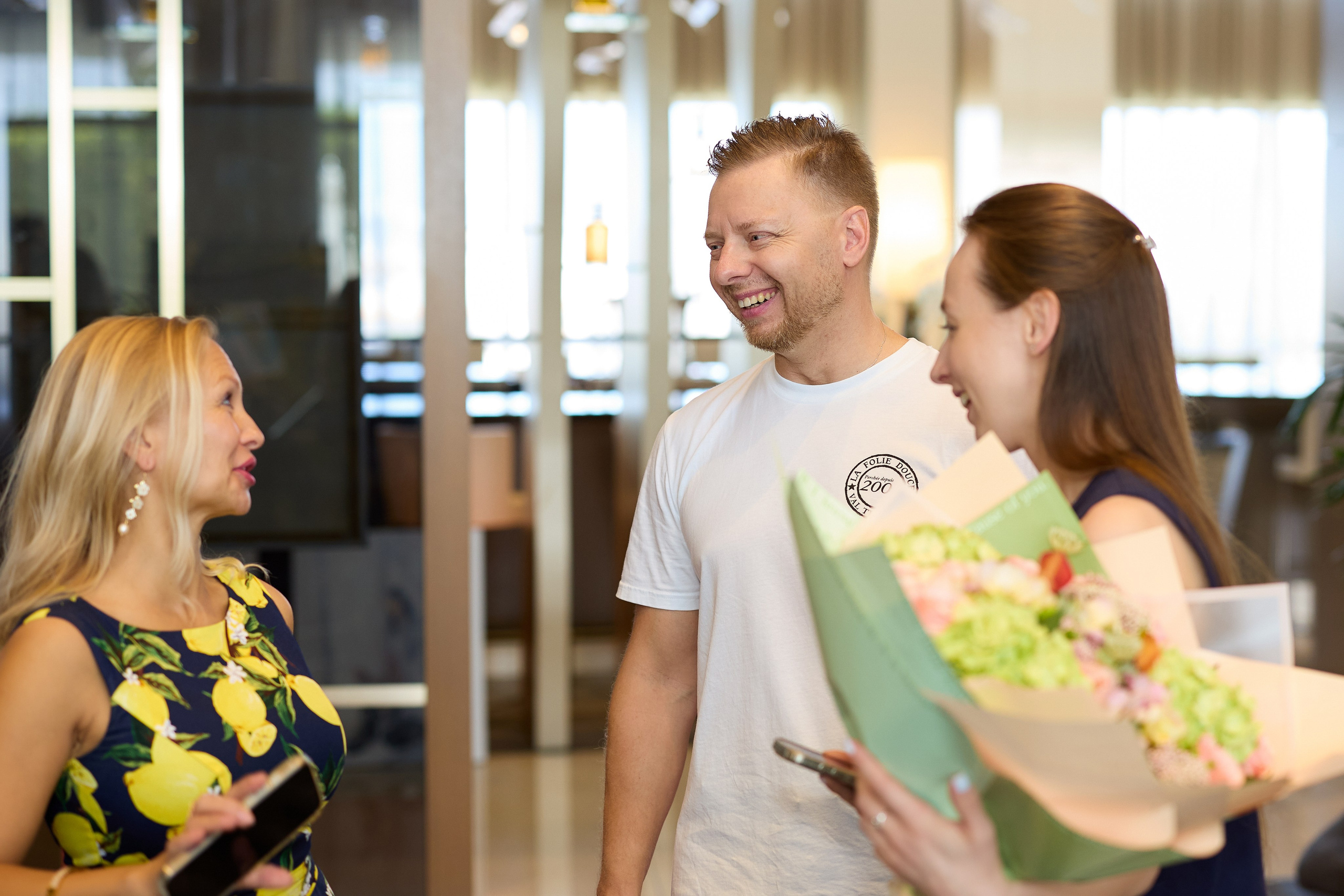 Авторская благотворительная художественная выставка Дианы Бортник. Фотограф Юлия Маковеева