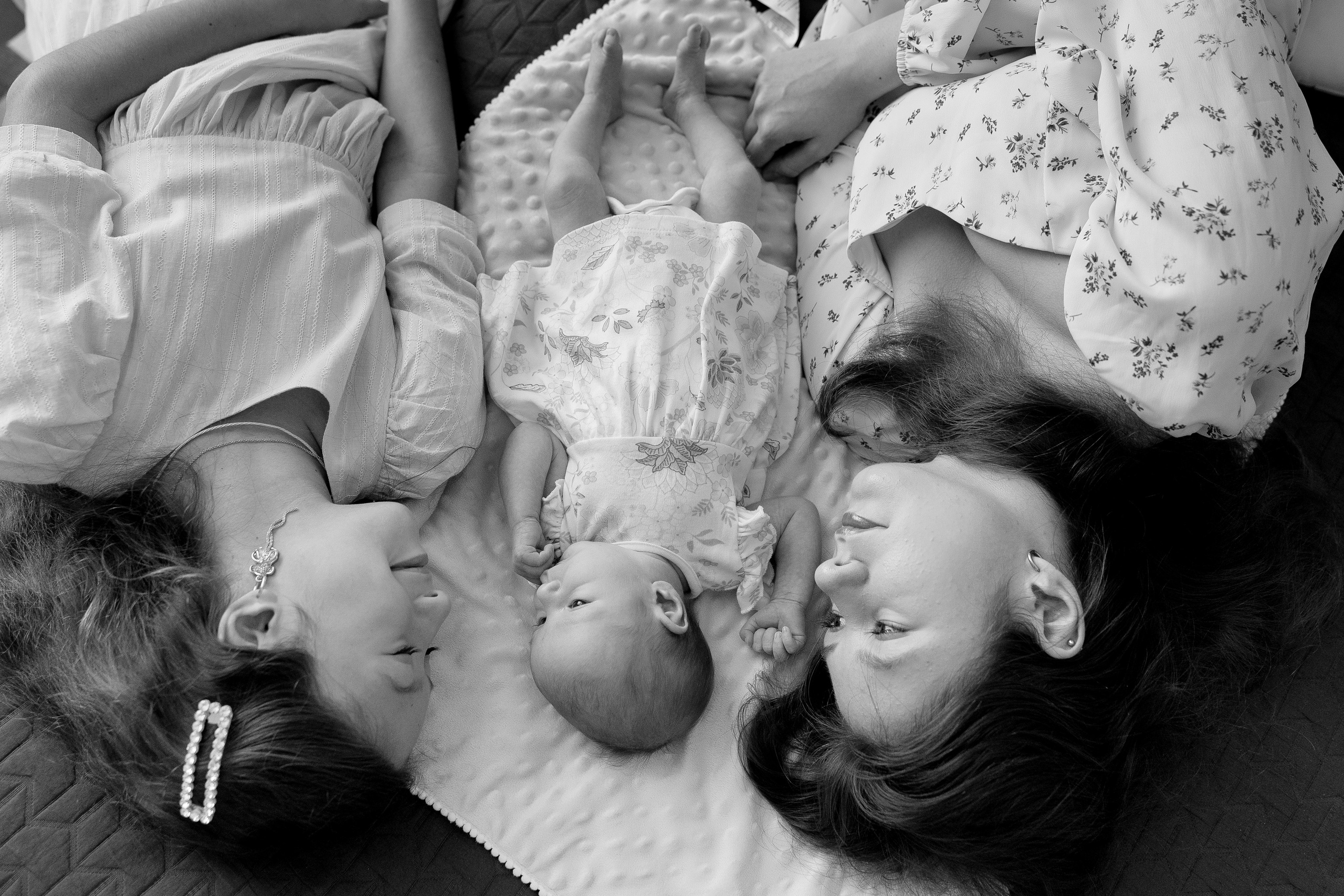 New born photography in Abu Dhabi. Professional Photographer Abu Dhabi, Dubai — Yulia Ismoilova | 2025