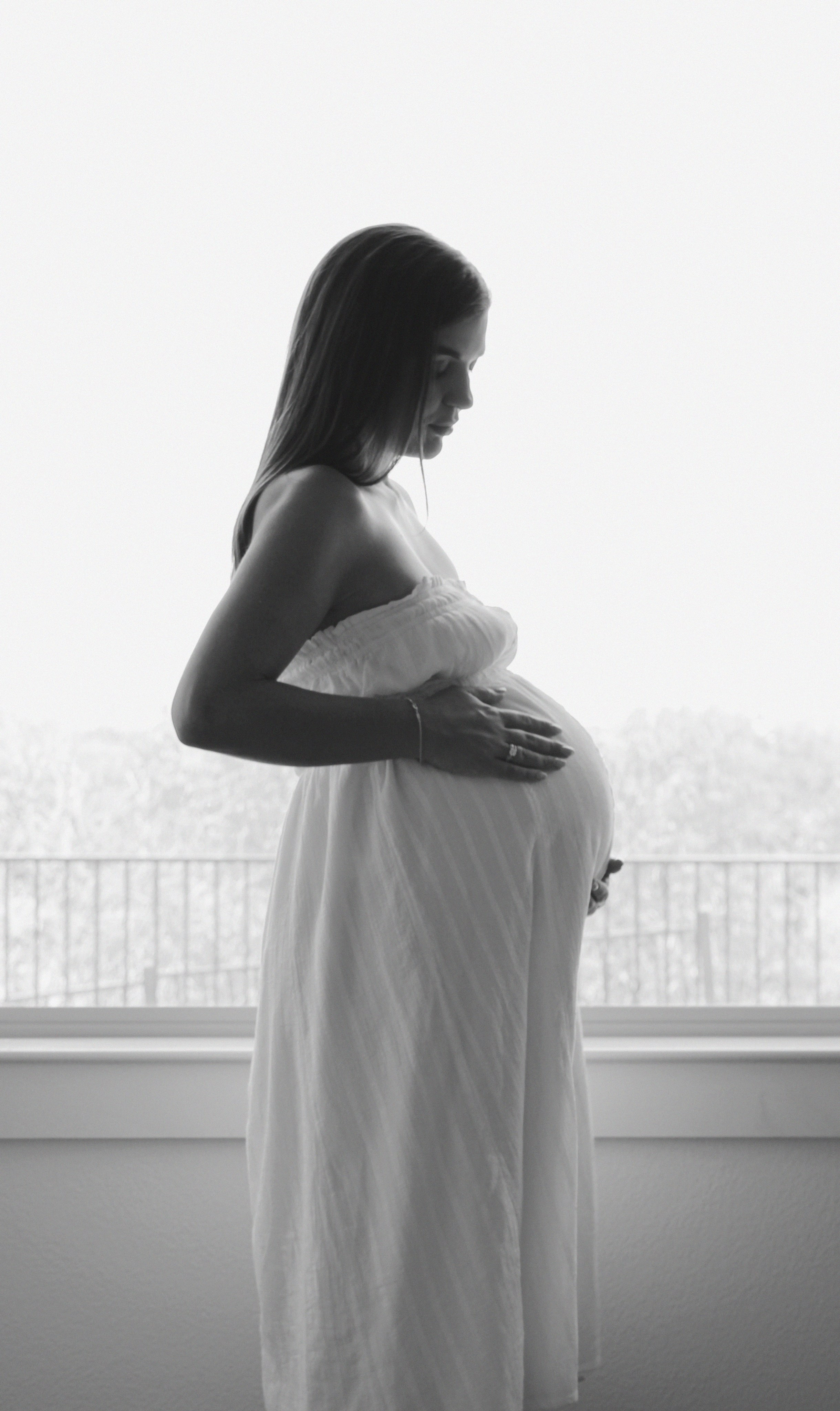 Maternity, Family & Pregnancy Photoshoot at Home. Lana Petrychenko — Portrait & Family Photographer. Valencia, Spain