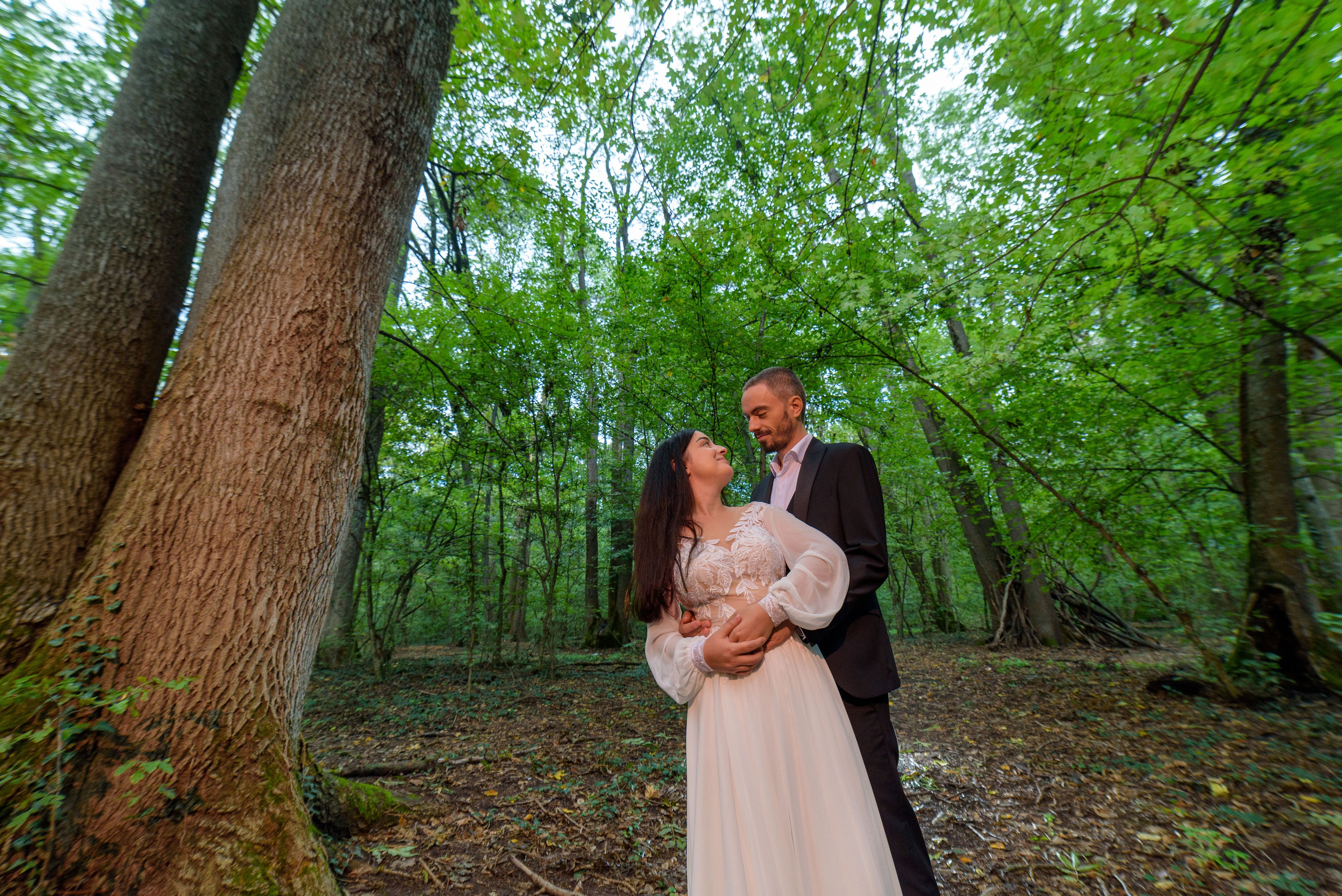 Trash the dress, sedinta foto nunta, Padurea Baneasa, sedinta foto în padure, sedinta foto langa Bucuresti, fotograf nunta Bucuresti, fotograf profesionist în natura, sedinta foto after wedding, sedinta foto în natura, trash the dress in padure, idei pentru ședința foto Trash the dress, locații ședință foto trash the dress în România, sedinta foto dupa nunta, pachet foto “TRASH THE DRESS"