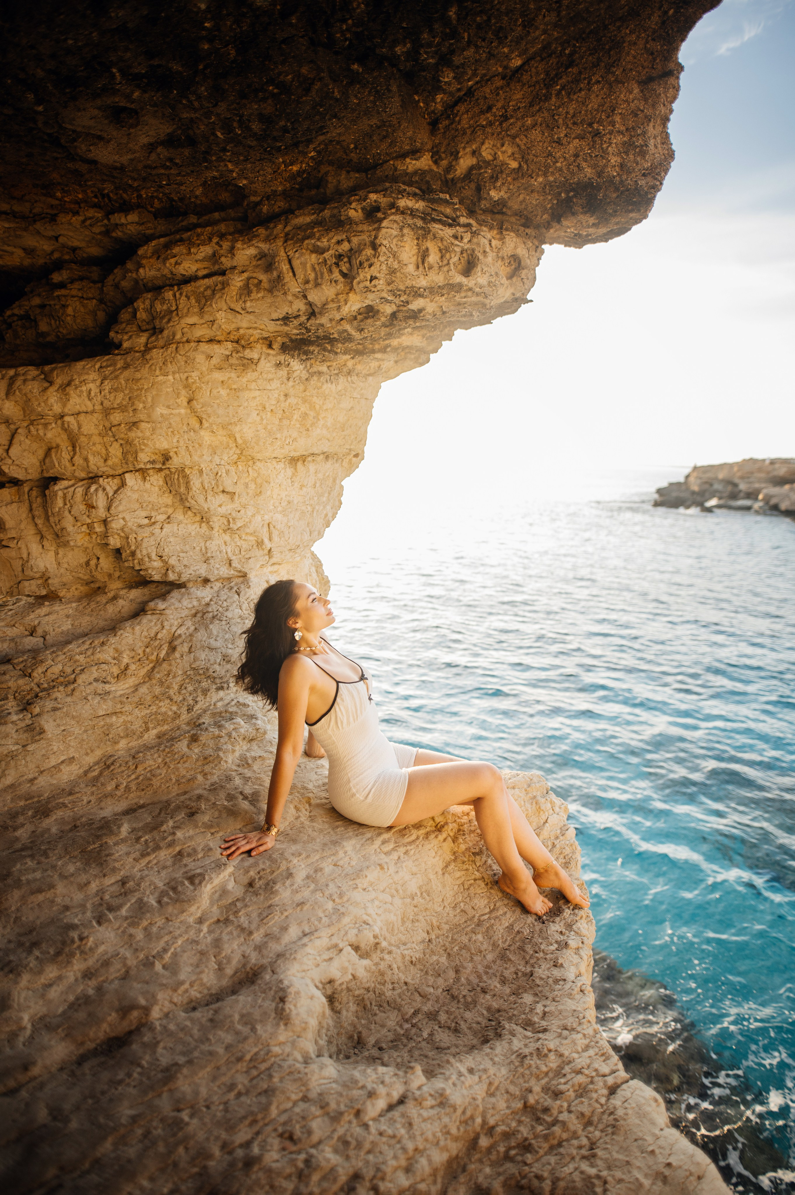 Морские скалы. Фотограф на Кипре