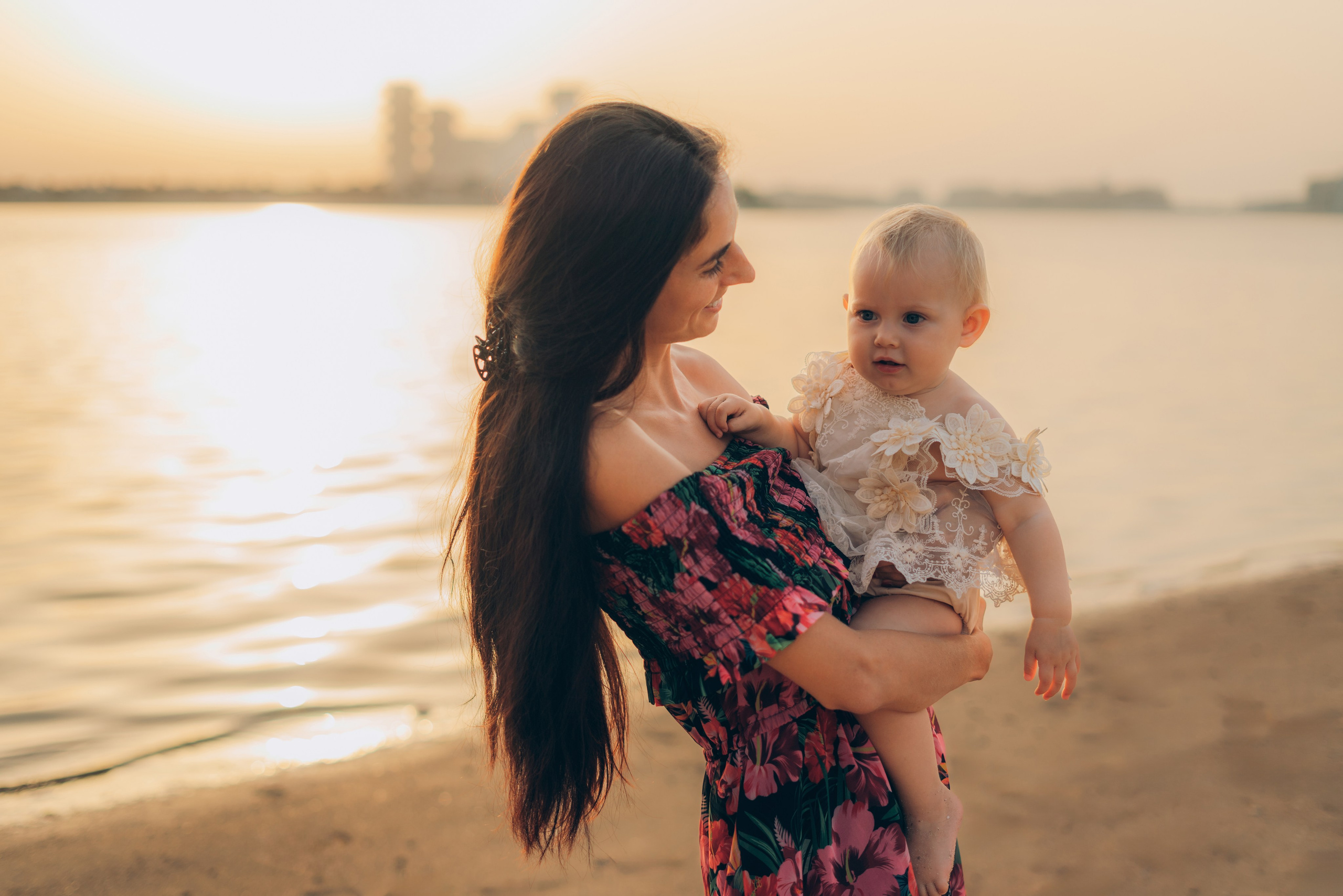 Beauty of the sunset on the beach. Angela Iakovleva — Family Photographer in Dubai