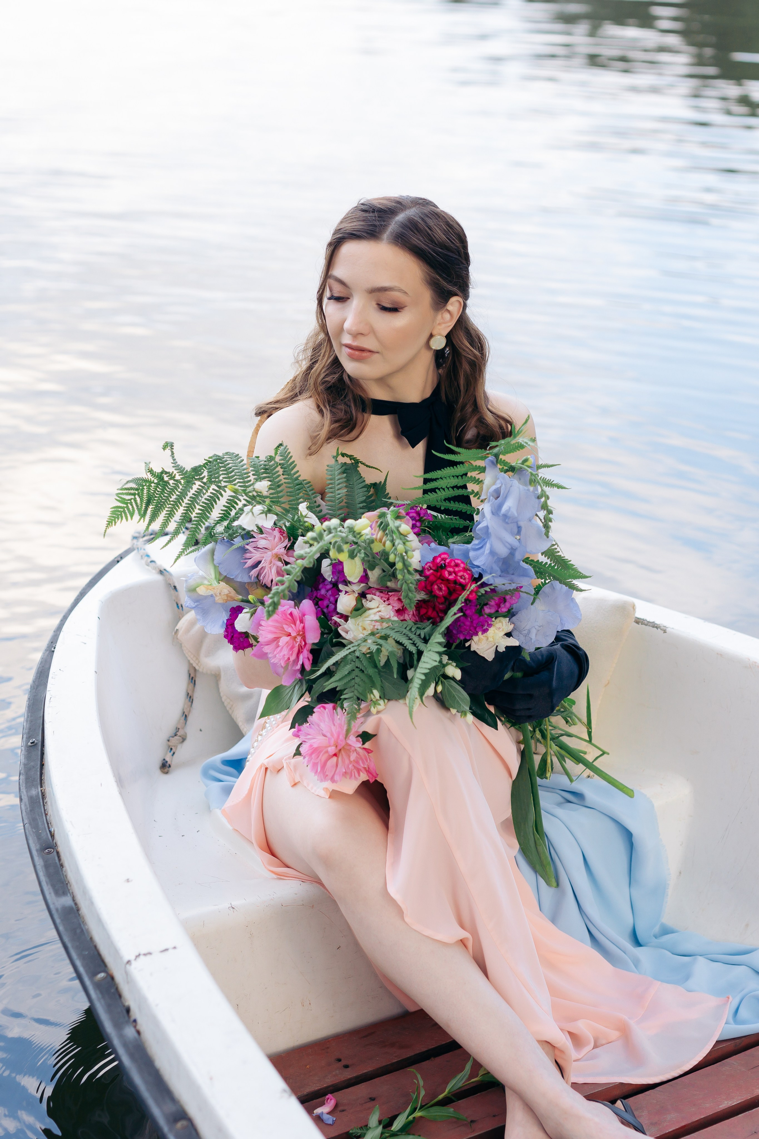 Boat & flowers. Photographer Anna Curly | Weddings and Events in Dubai