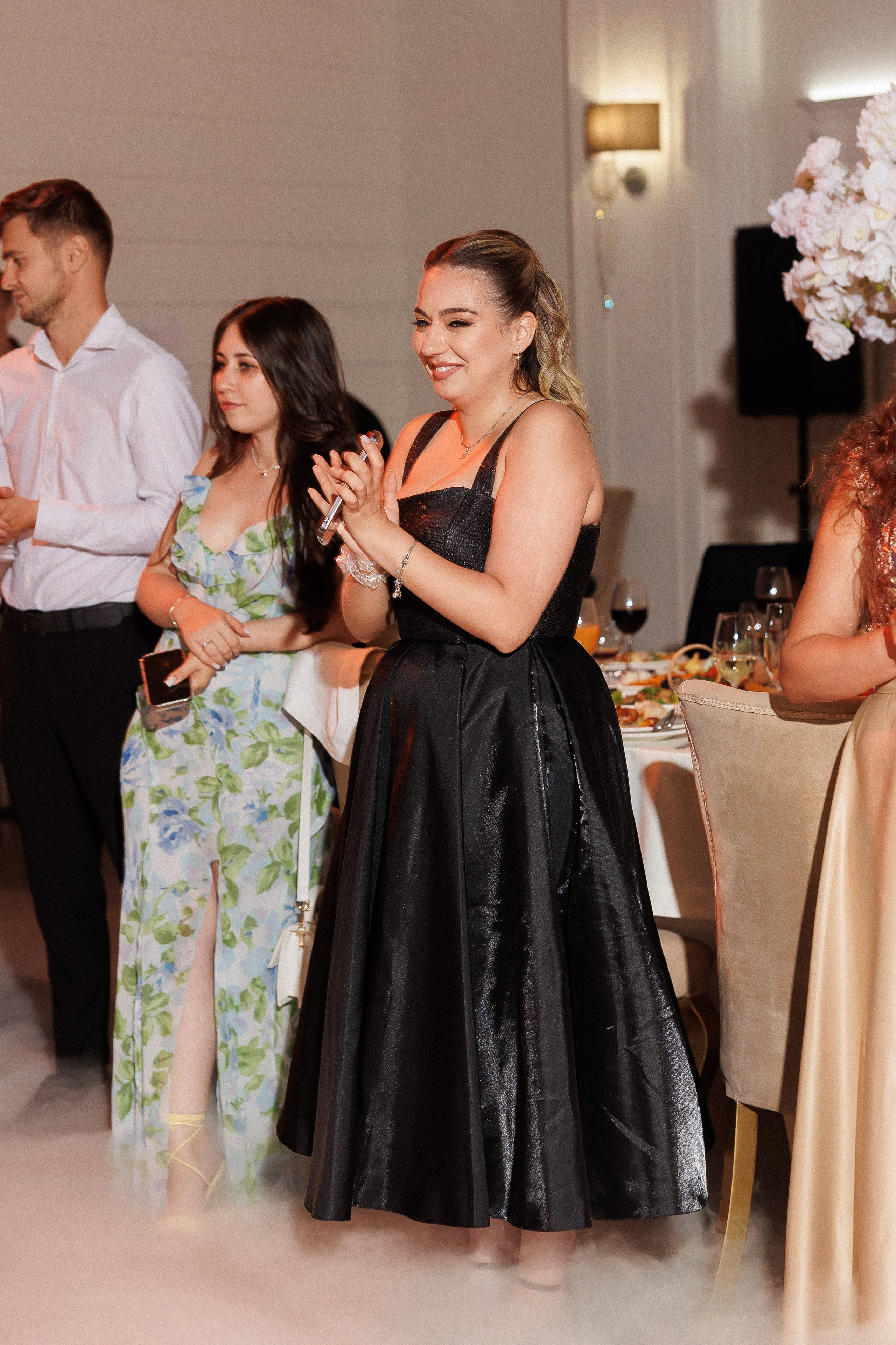 Eugen & Livia — Grand Elysee — Wedding Day. Servicii Foto și Video 067188353