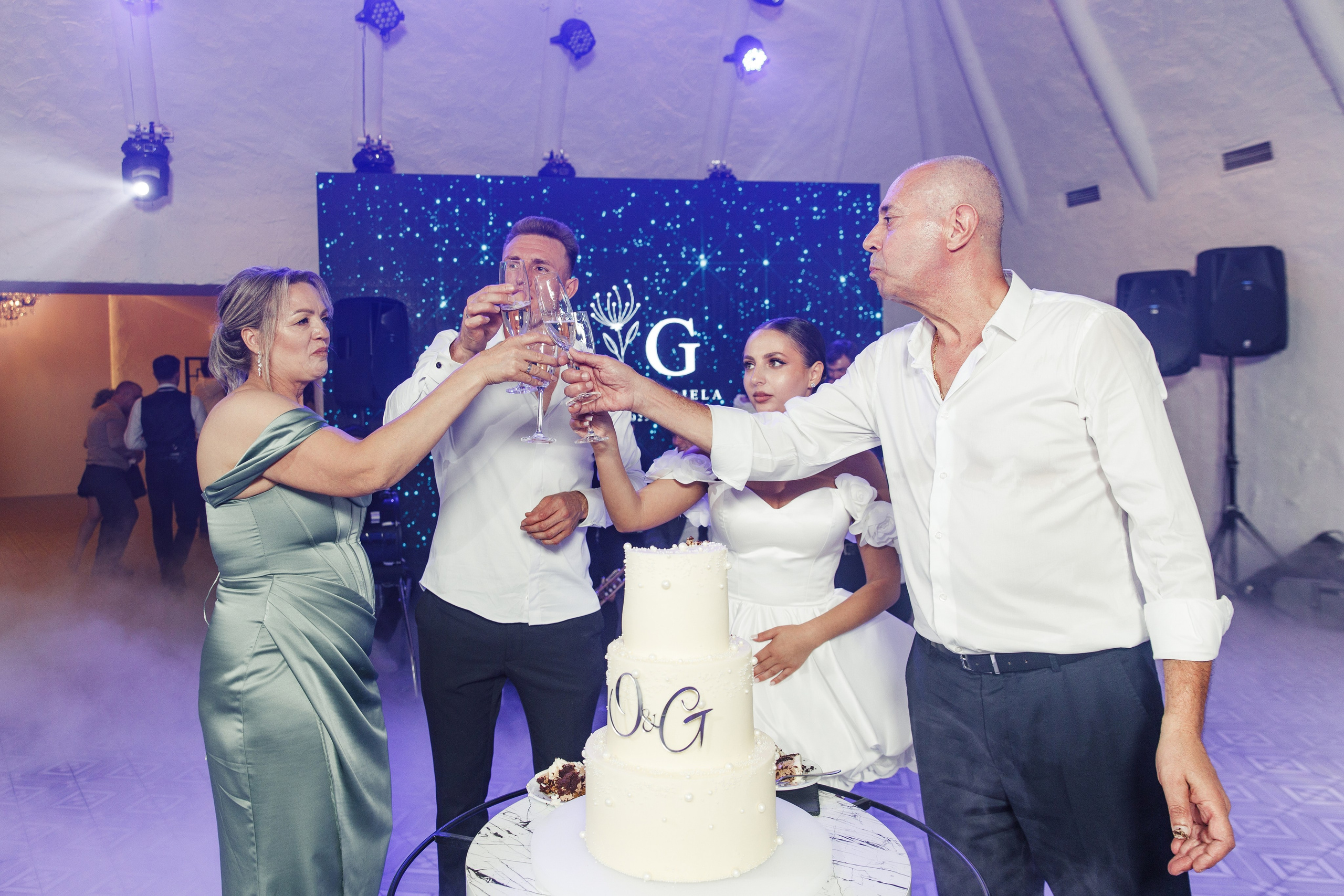 O & G. BUREA PRODUCTION