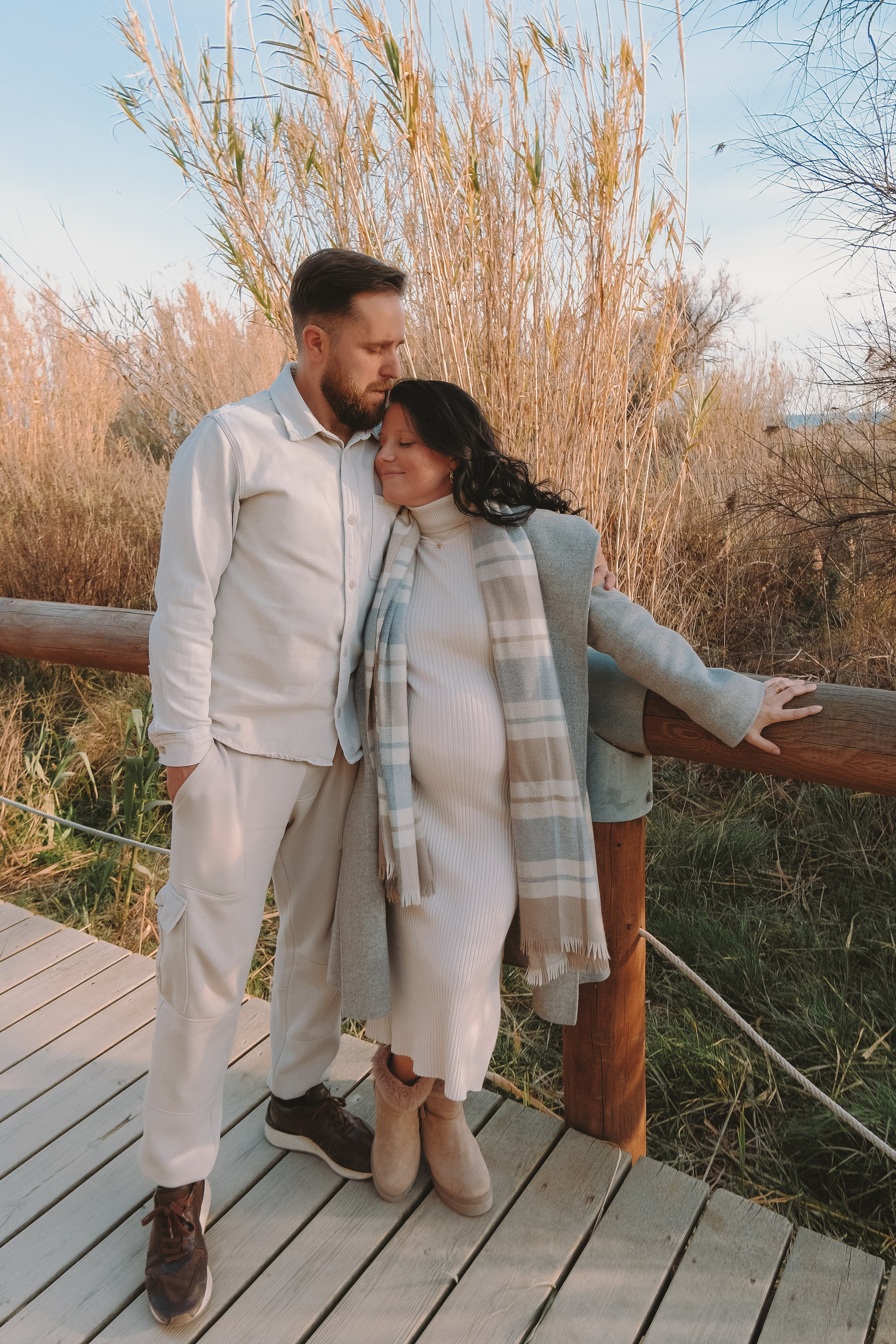 Sesión familiar embarazo. Fotografía profesional en Calafell - Elena Medvedeva