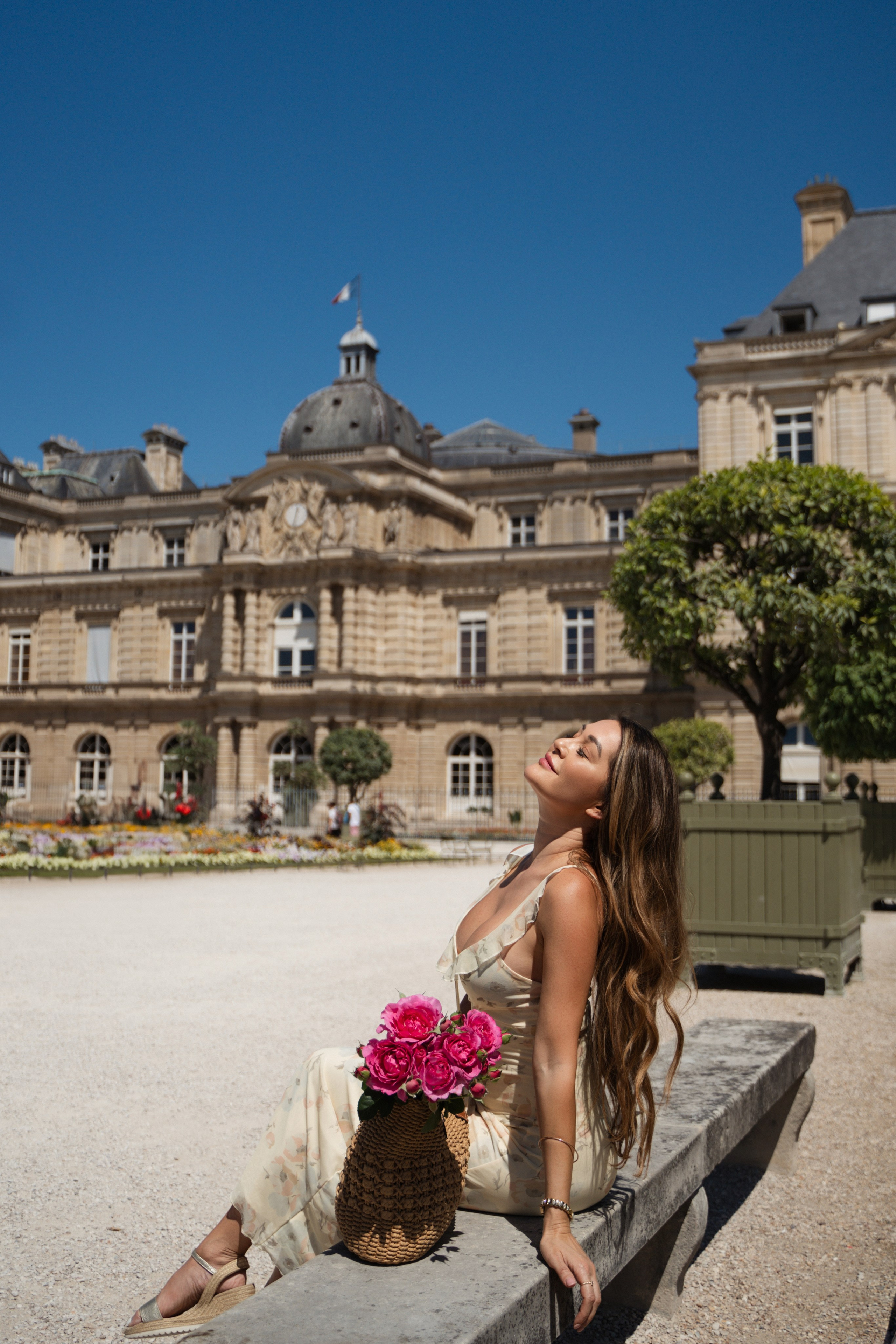 Philippa (2.5 hours). Photographer in Paris|Solo and groups, portraits & content, couples photo-shoot in Paris at the best locations