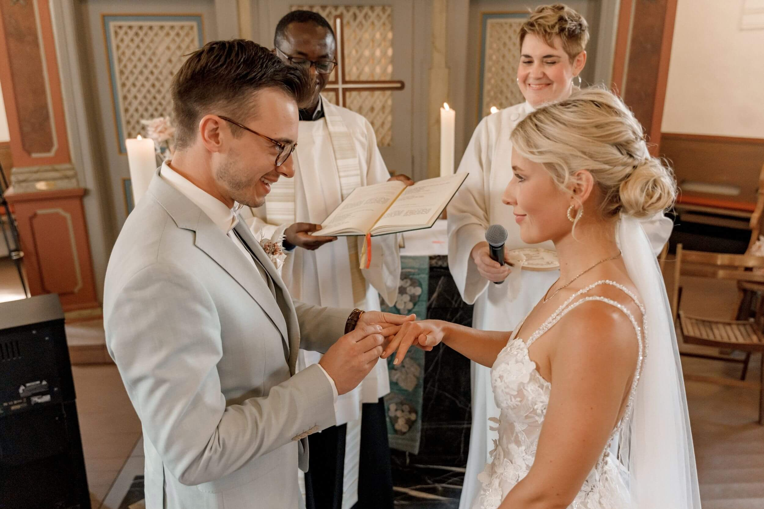 Church Wedding in Wiesbaden and Celebration at Brentanoscheune. Wedding photographer & videographer in Germany and Frankfurt | Denis Mirosnik