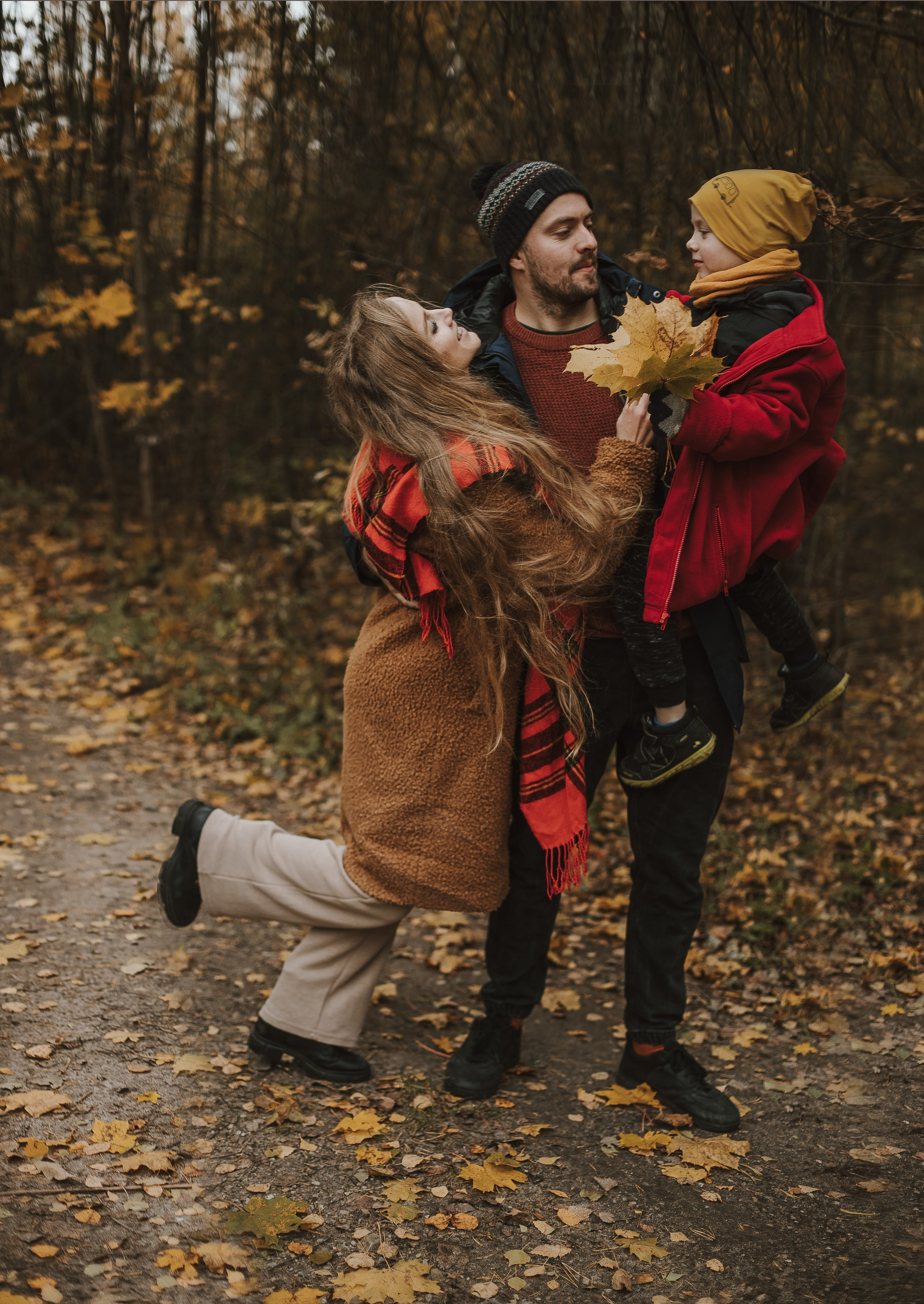 Rudens fotosesija ar mašīnu. Fotogrāfs Rīgā — Katerina Gordik