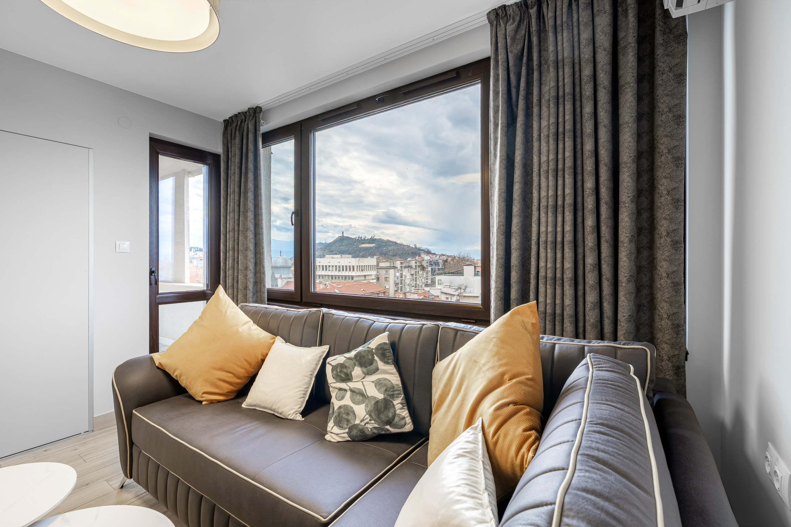 Апартамент за отдаване в Booking и Airbnb. Професионален фотограф в Пловдив и областта