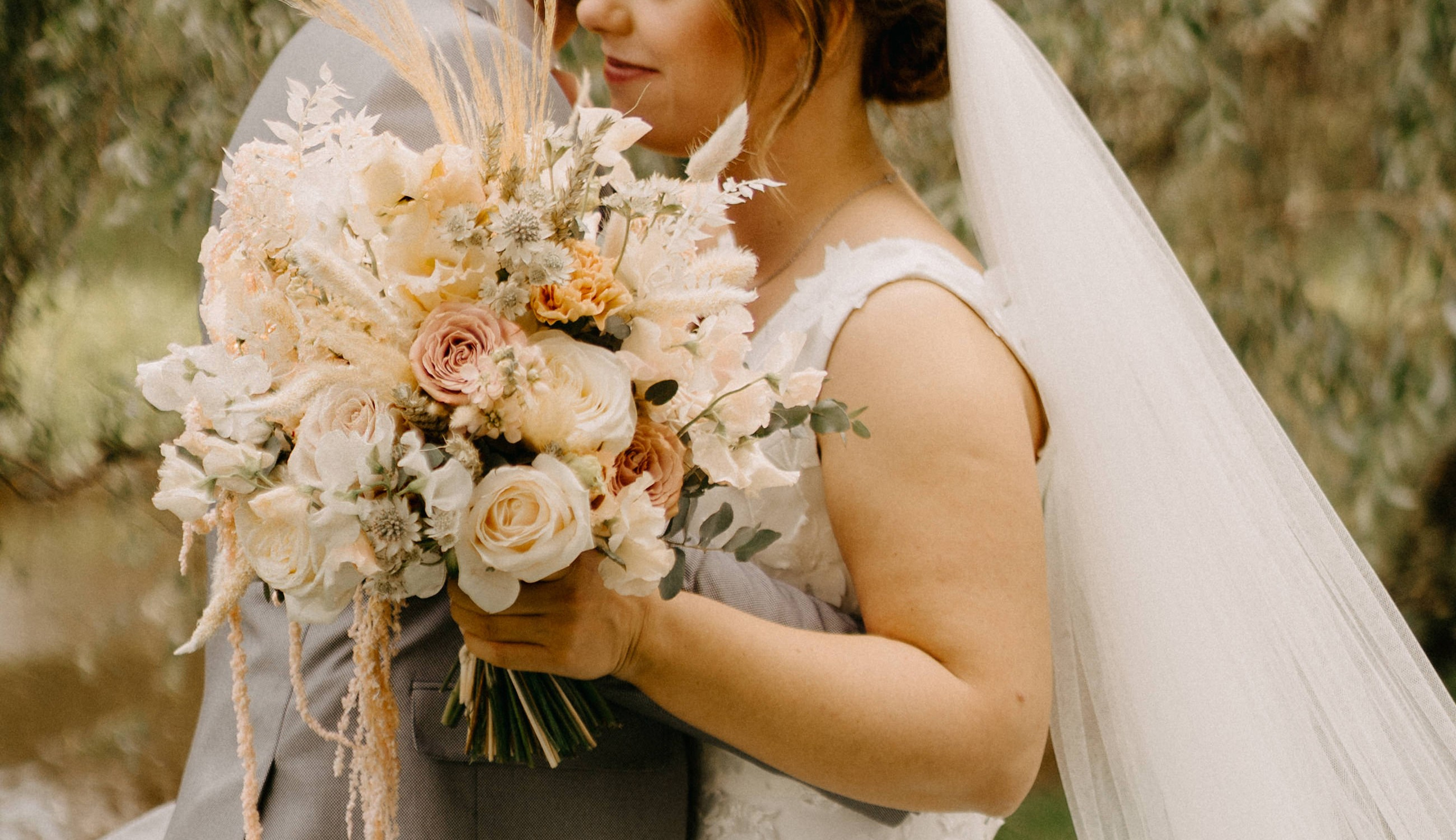 Līgavas pušķis bežā, šokolādes toņos. Event design, decoration, floristry, gift, Irina Novika, Riga, Latvia