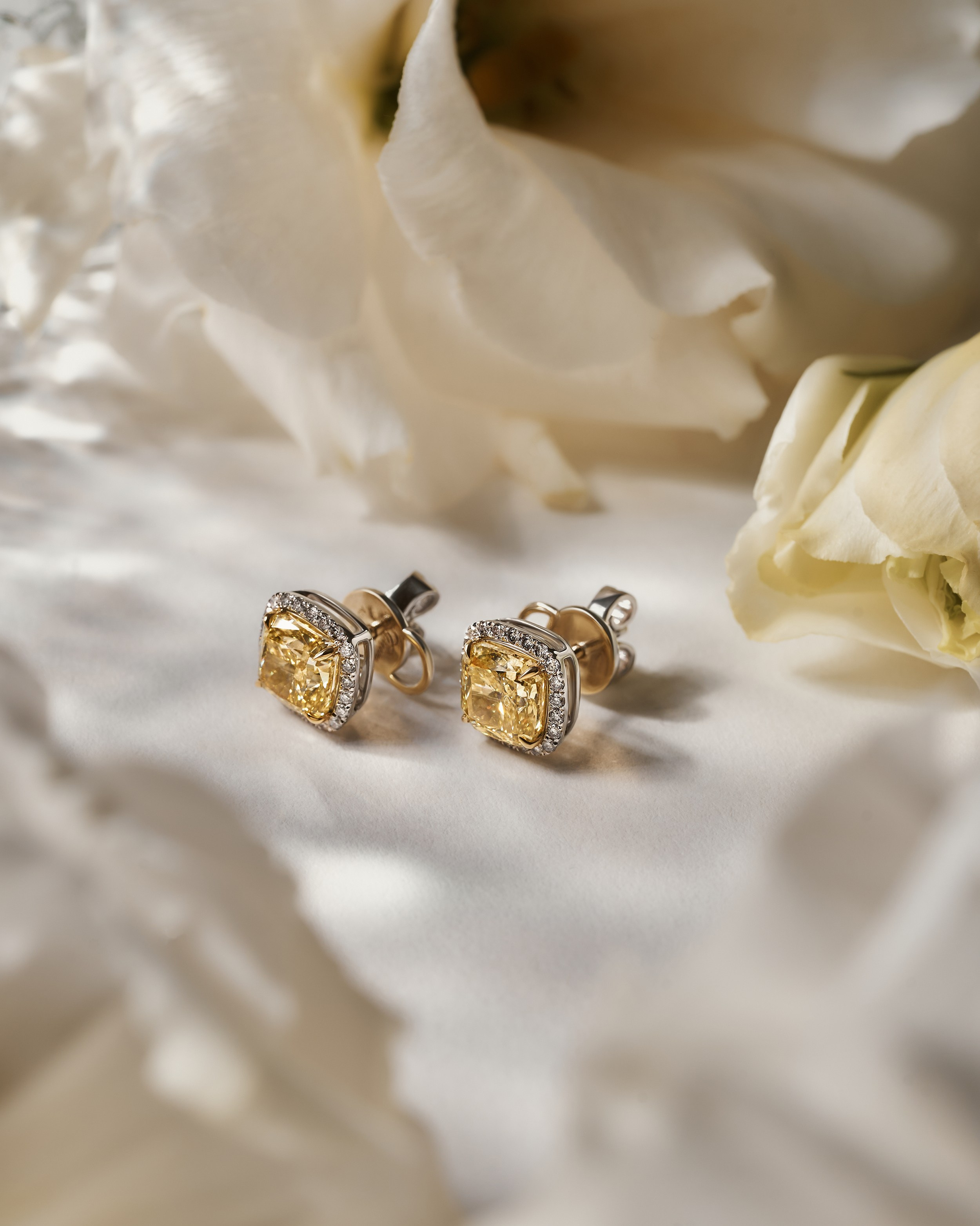 JEWELLERY. Fashion and advertising photographer Alina Mikhalkovich Dubai