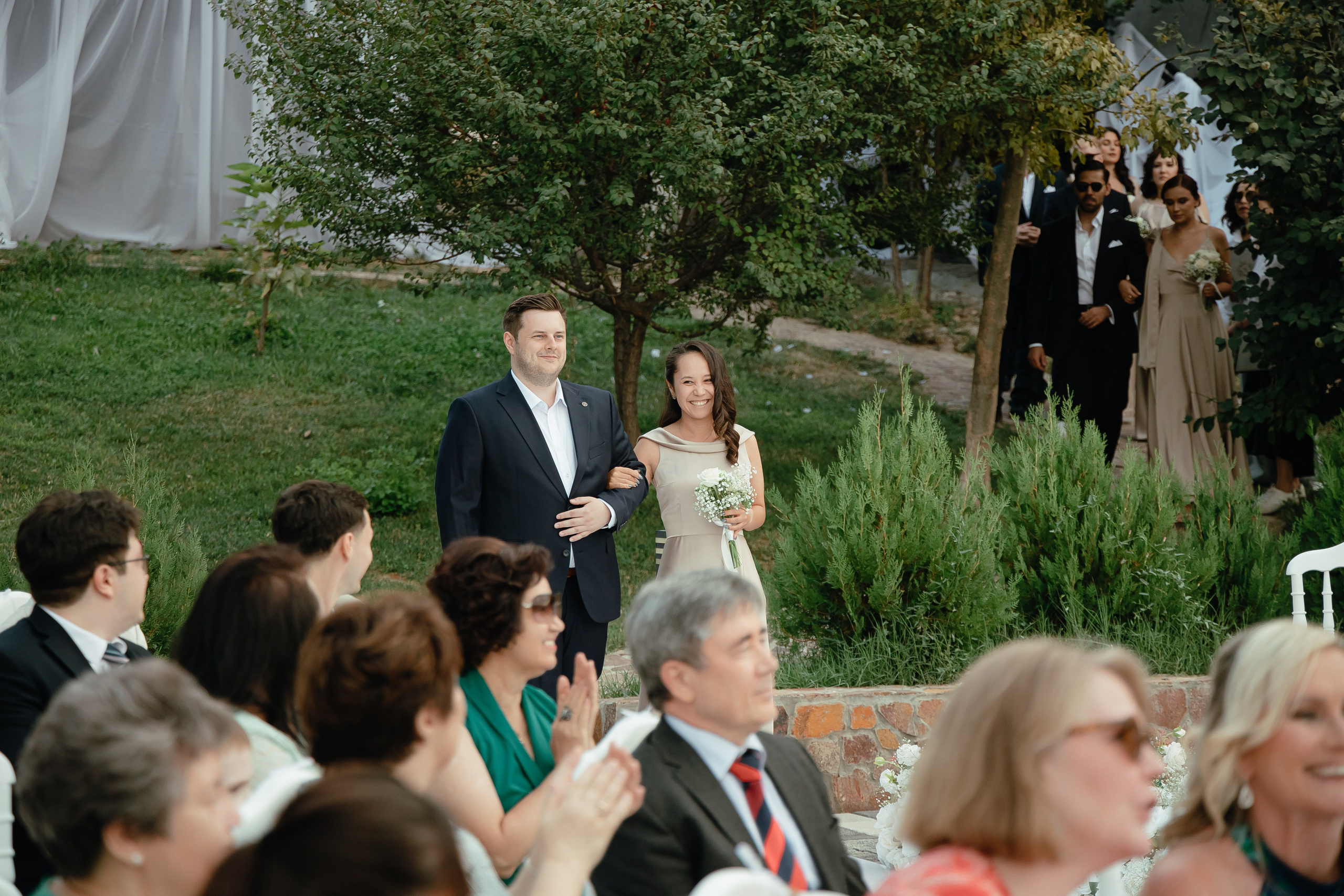 Thomas & Suyumbika. Главная