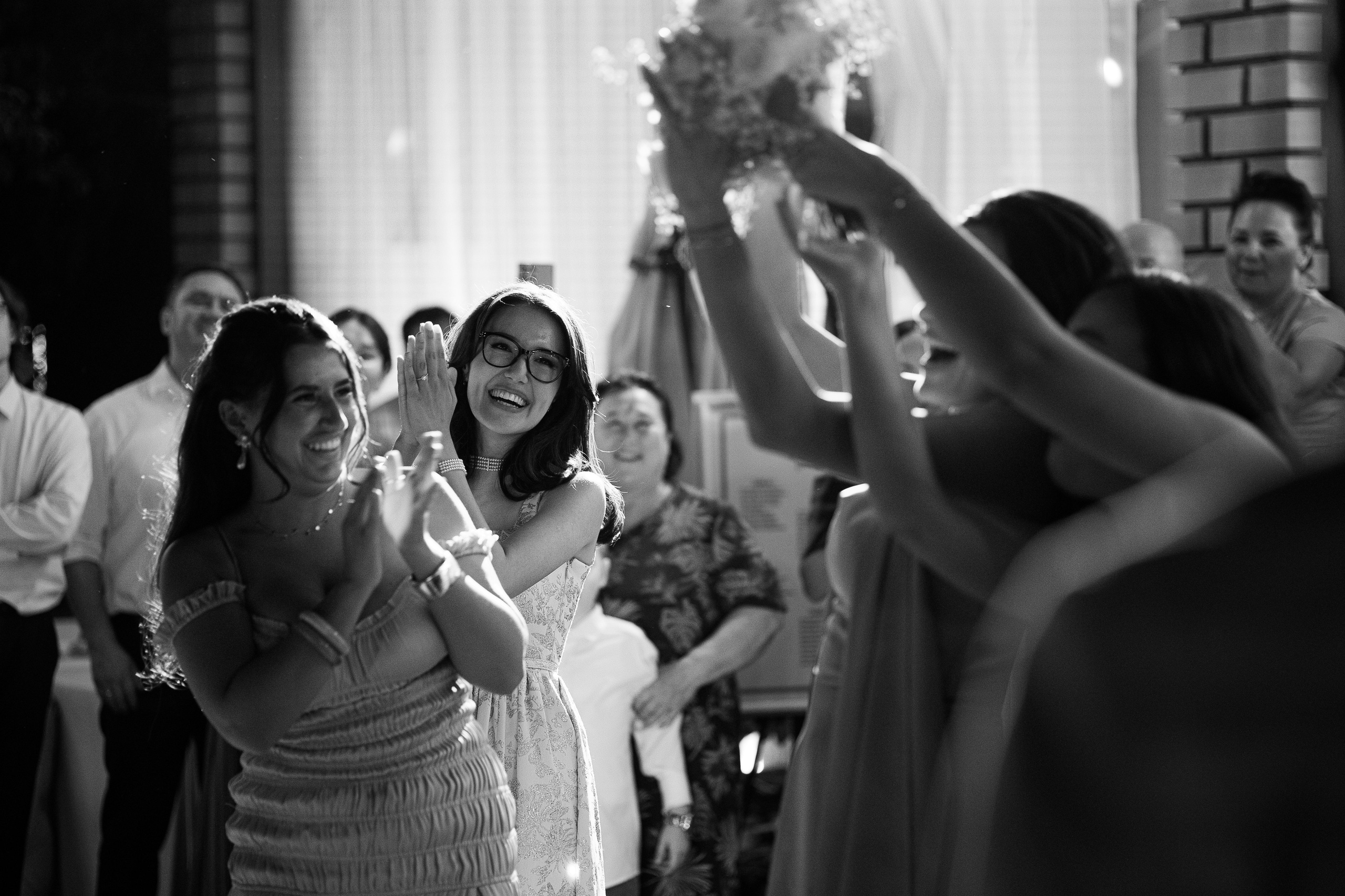 Thomas & Suyumbika. Главная