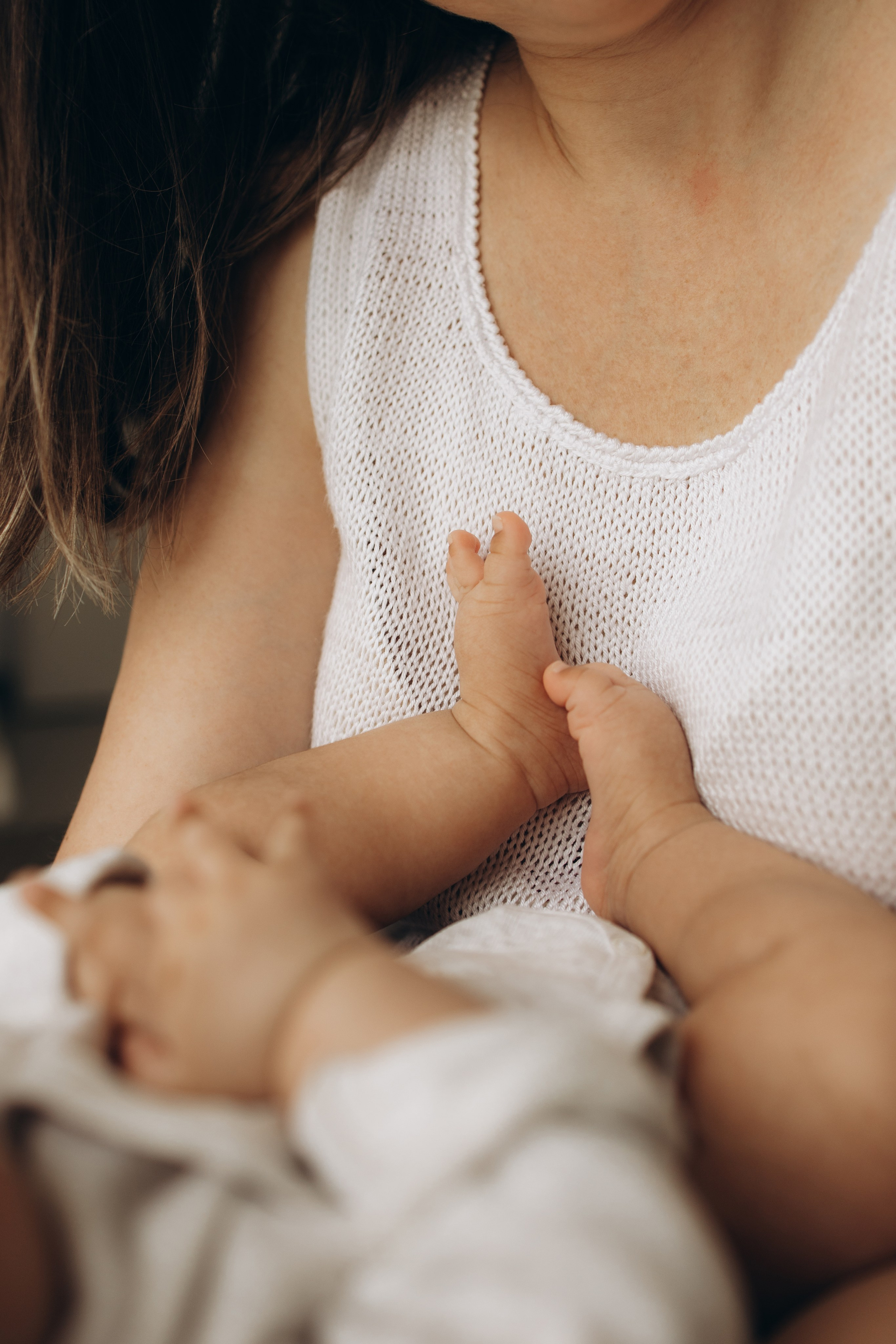 Tiny toes. Фотограф родов, семей и новорожденных малышей в Дубае