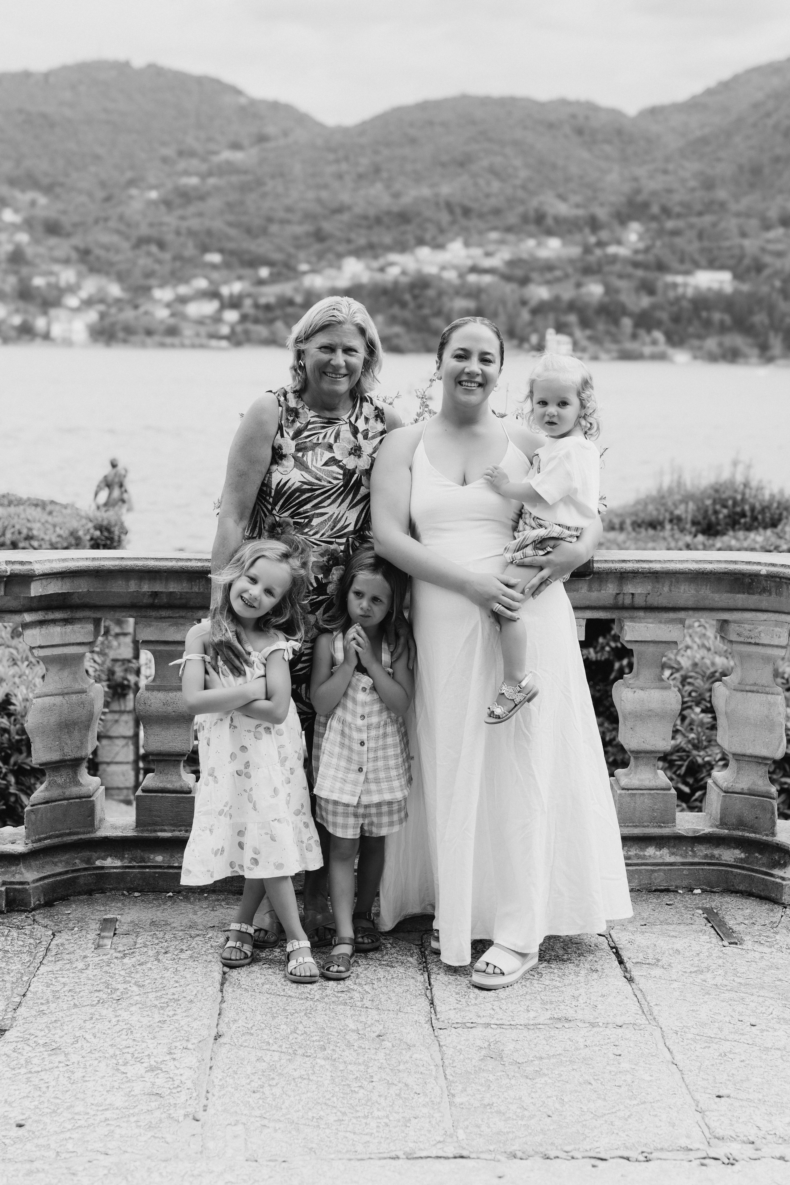 Family moments in Como Lake. PHOTOGRAPHER IN ITALY
