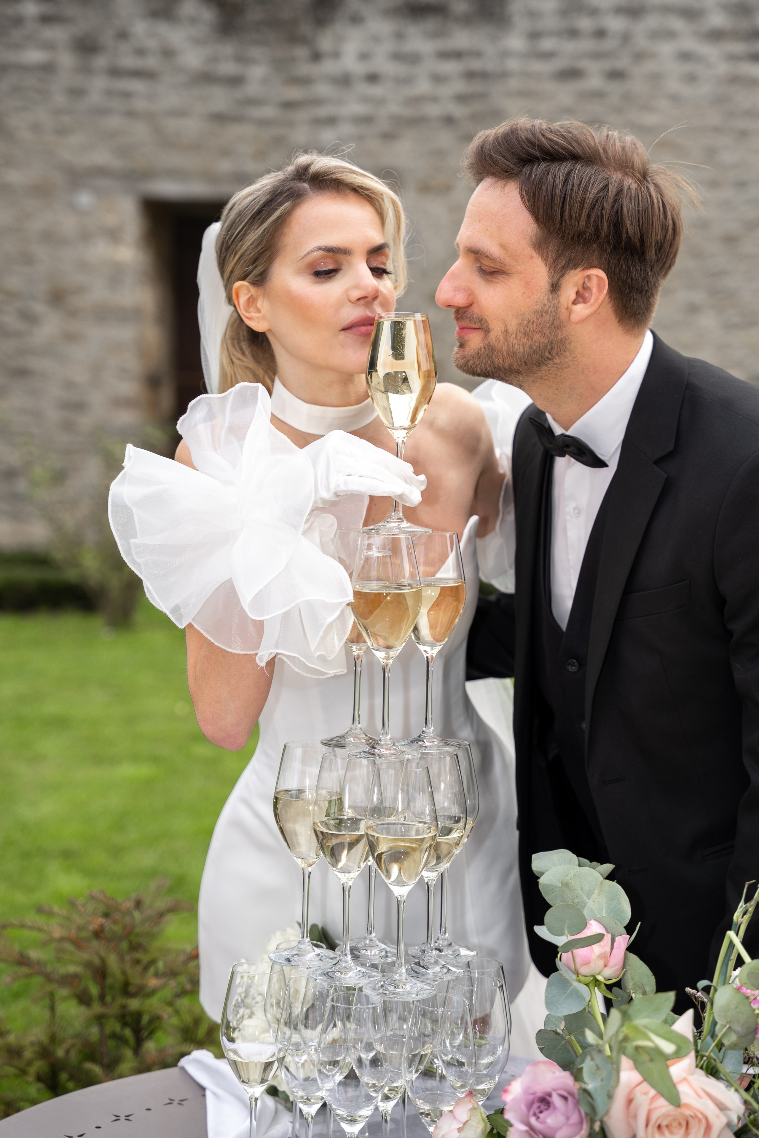 Chateau elopement inspiration. Wedding photographer in Paris Oksana Shum