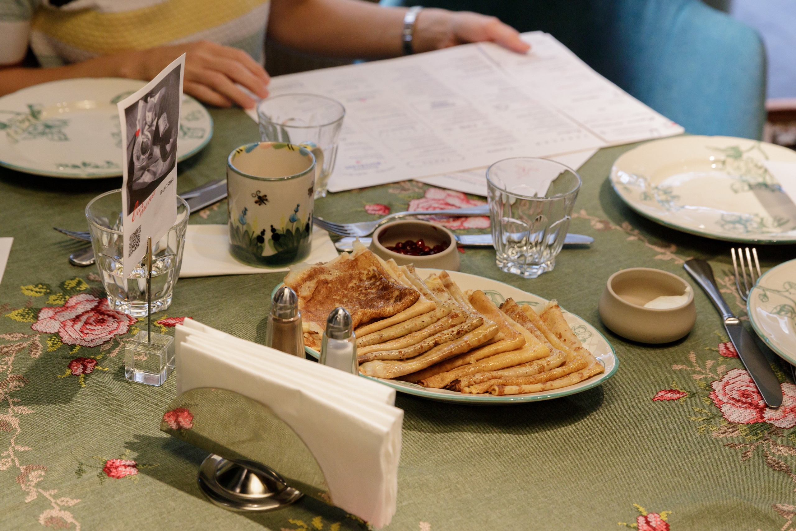 Maslenitsa at Babushka Restaurant, Dubai 2024. Photographer Anna Curly | Weddings and Events in Dubai