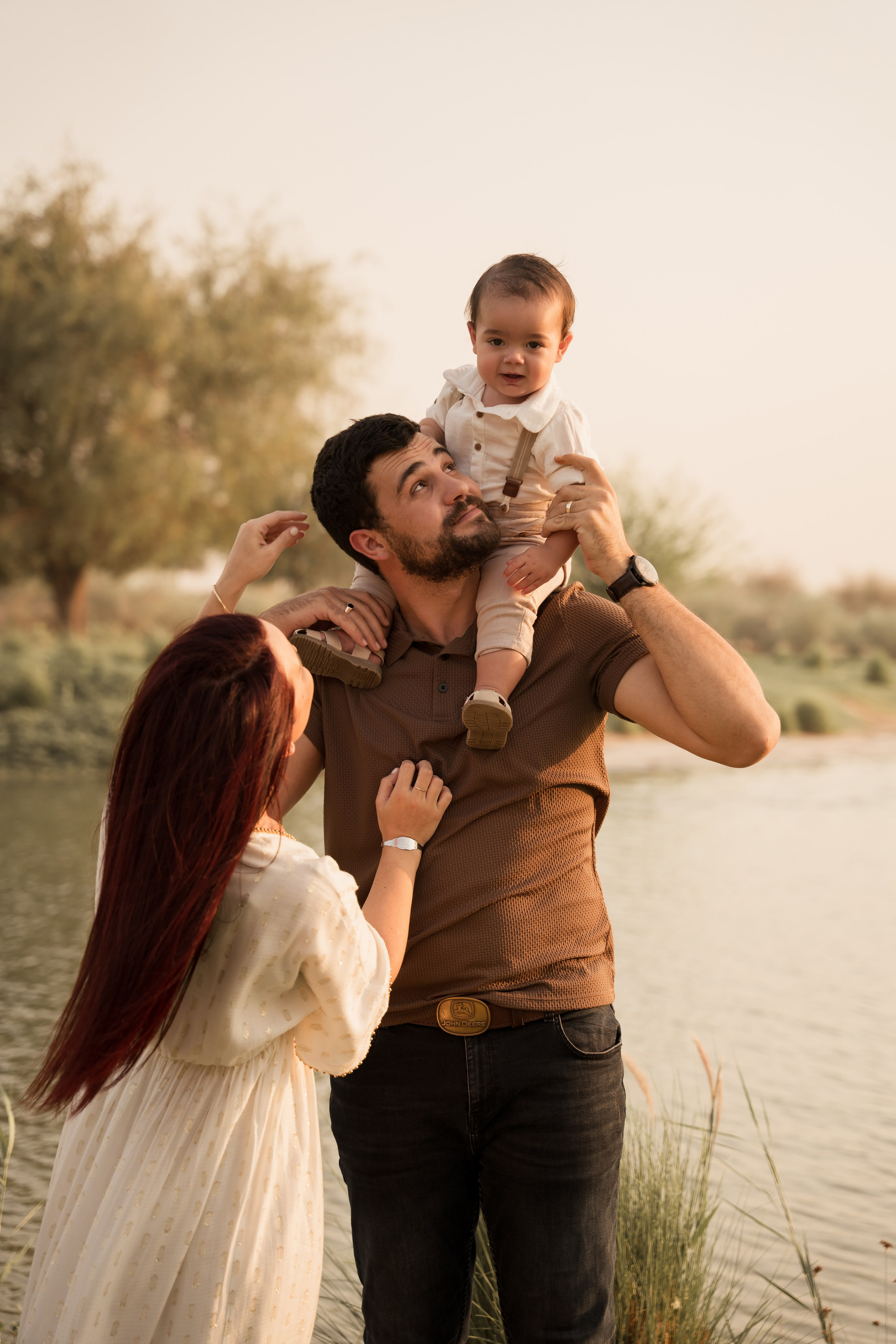 Cake by the Lake. Angela Iakovleva — Family Photographer in Dubai