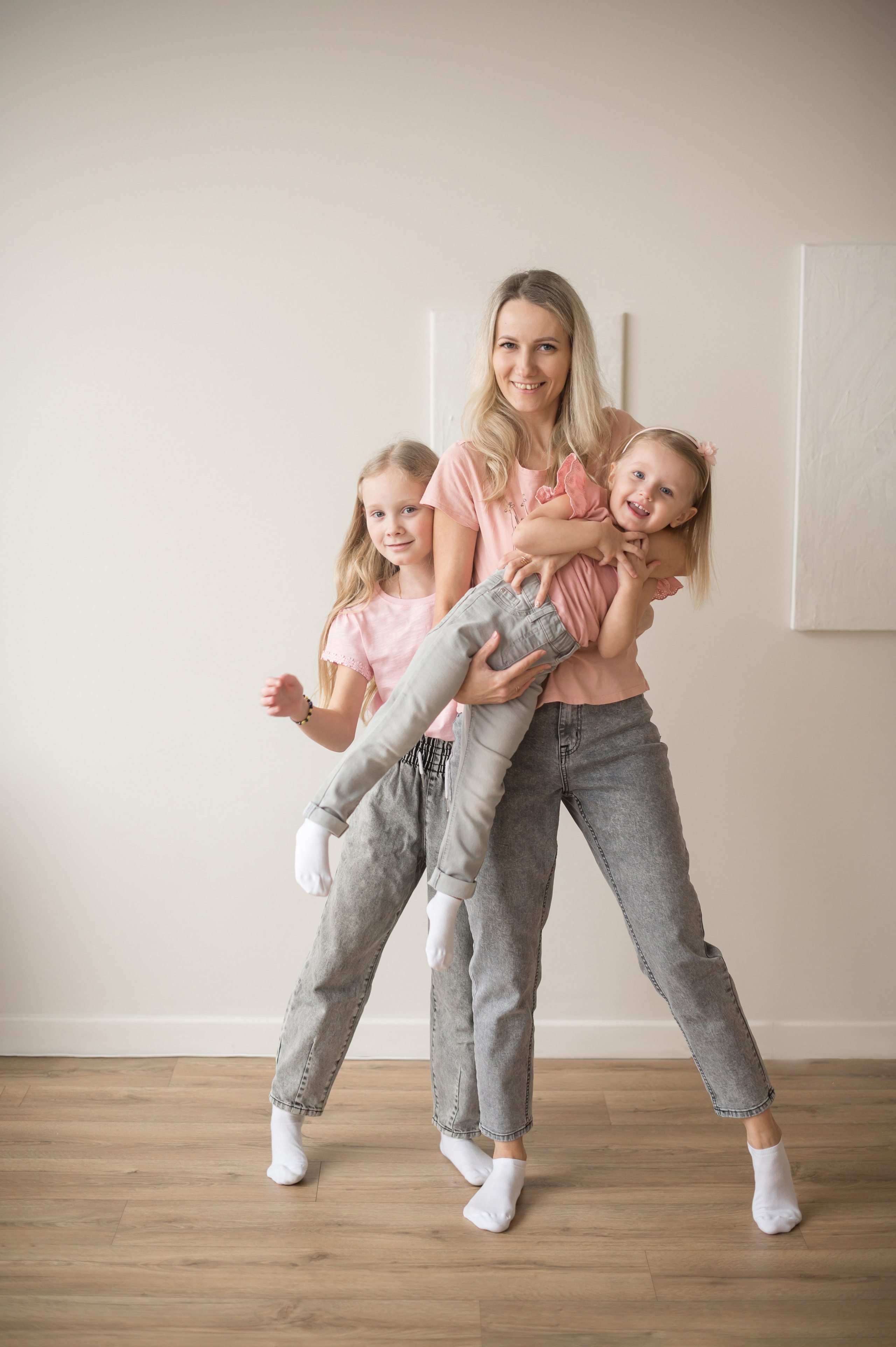 Семейная фотосессия в студии. Семейный и детский фотограф в Минске Надежда Савицкая
