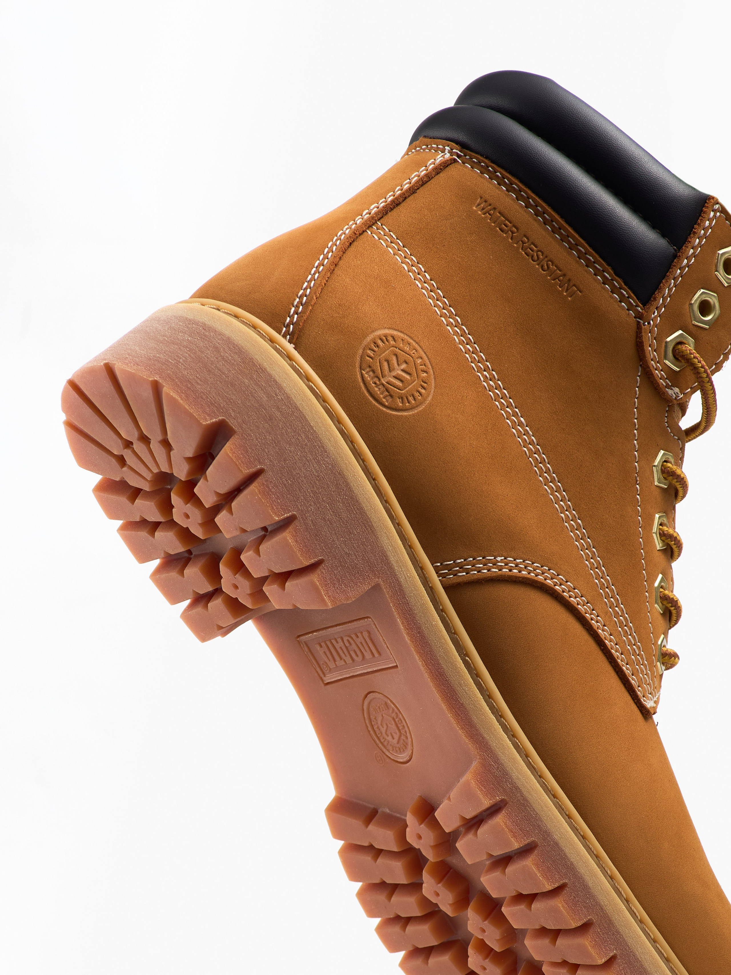 Съёмка обуви. Предметная фотосъемка в Алматы. Студия фото и видео съемки товаров