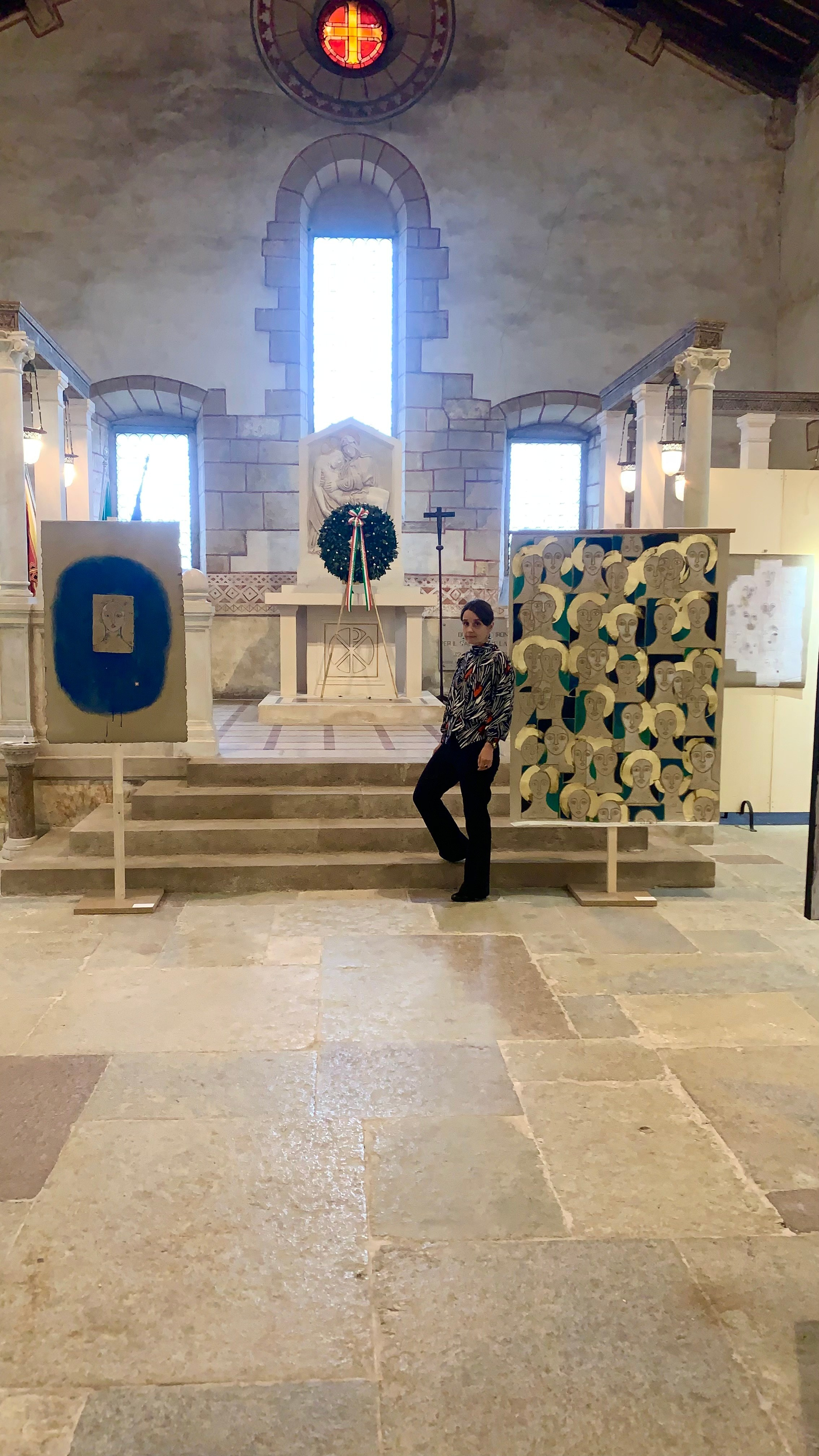 1. Text for CollectorsSanti Volti (2023) is a large-scale work (117 × 160 cm) that combines conceptual rigor with refined material richness. The modular repetition of three faces, printed in linocut with golden ink, creates an intense and hypnotic choral presence. Hand stitching, oil painting, and gold leaf interventions make each section unique and unrepeatable.Exhibited three times — twice in abbeys and once in a prestigious winery — and published in a catalogue, the work represents a key piece in Nadia Kuprina’s artistic research, ideal for a collection attentive to the dialogue between contemporary art, spirituality, and craftsmanship.