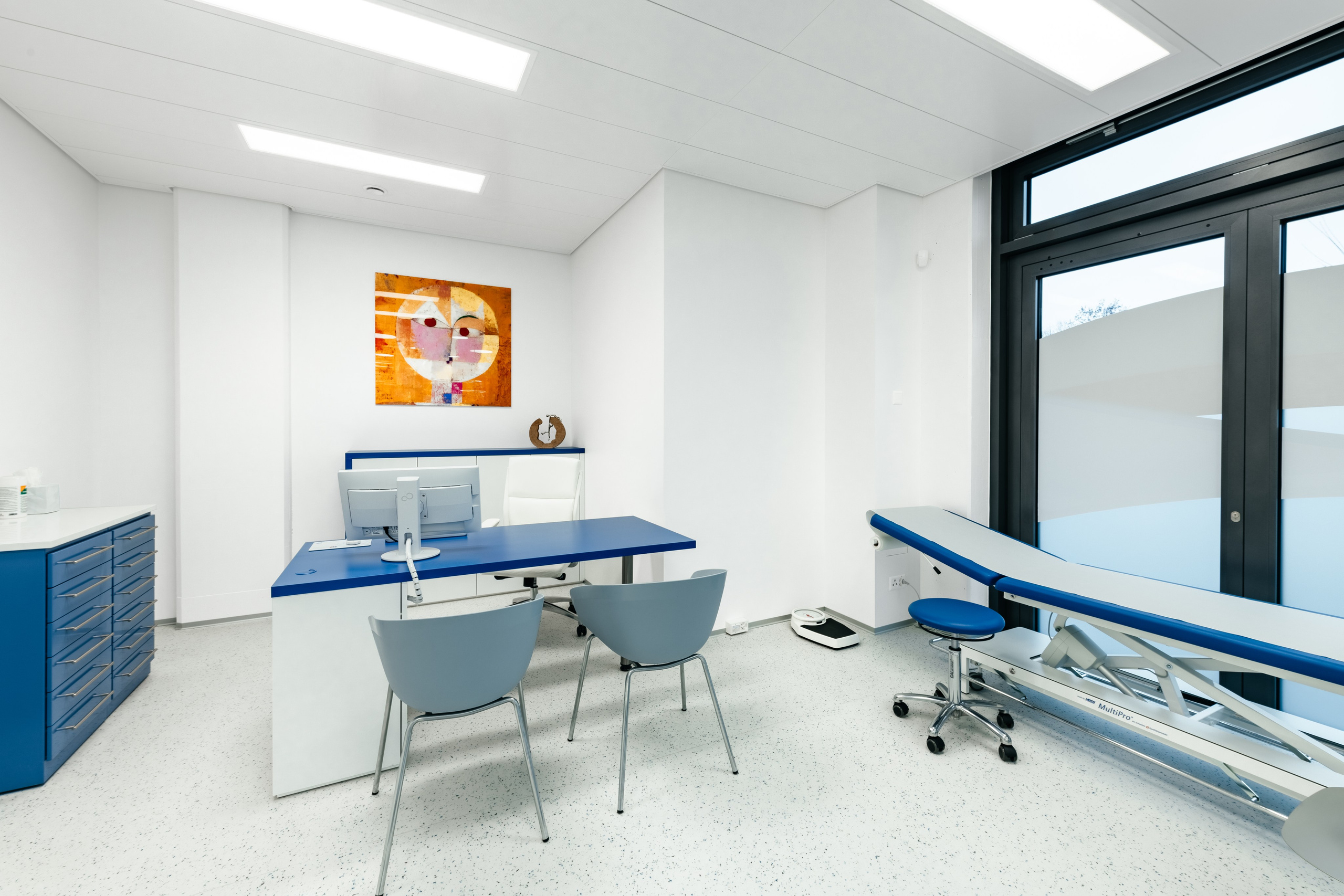 Zahnarztpraxis Dr. Maria Sternina, LUZERN, Kt. LUZERN. Hallo! Ich bin Elena und arbeite als Immobilienfotografin