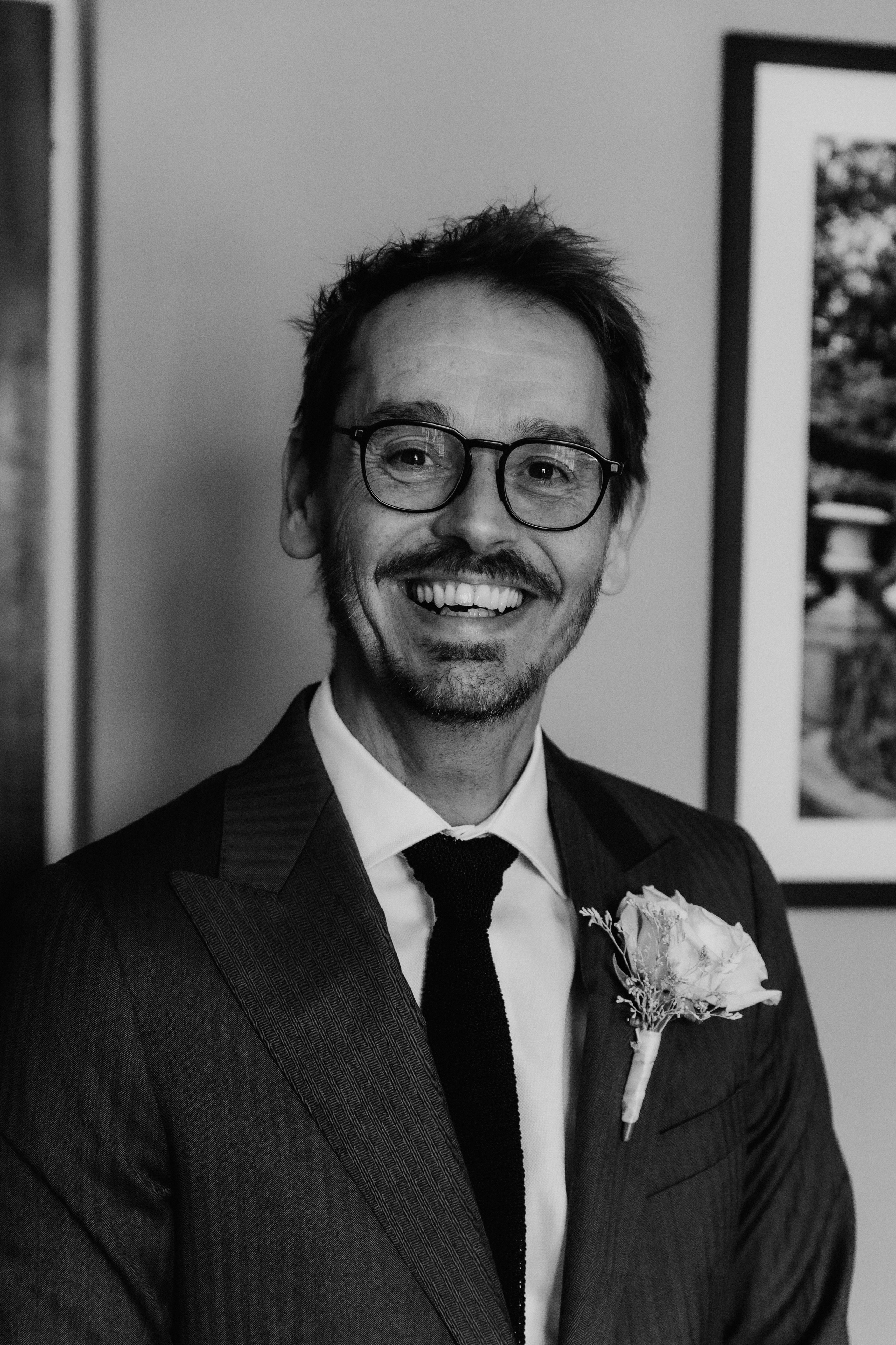 Suzi & Alex | Paris Wedding with a Vintage Car. Paris Wedding Photographer