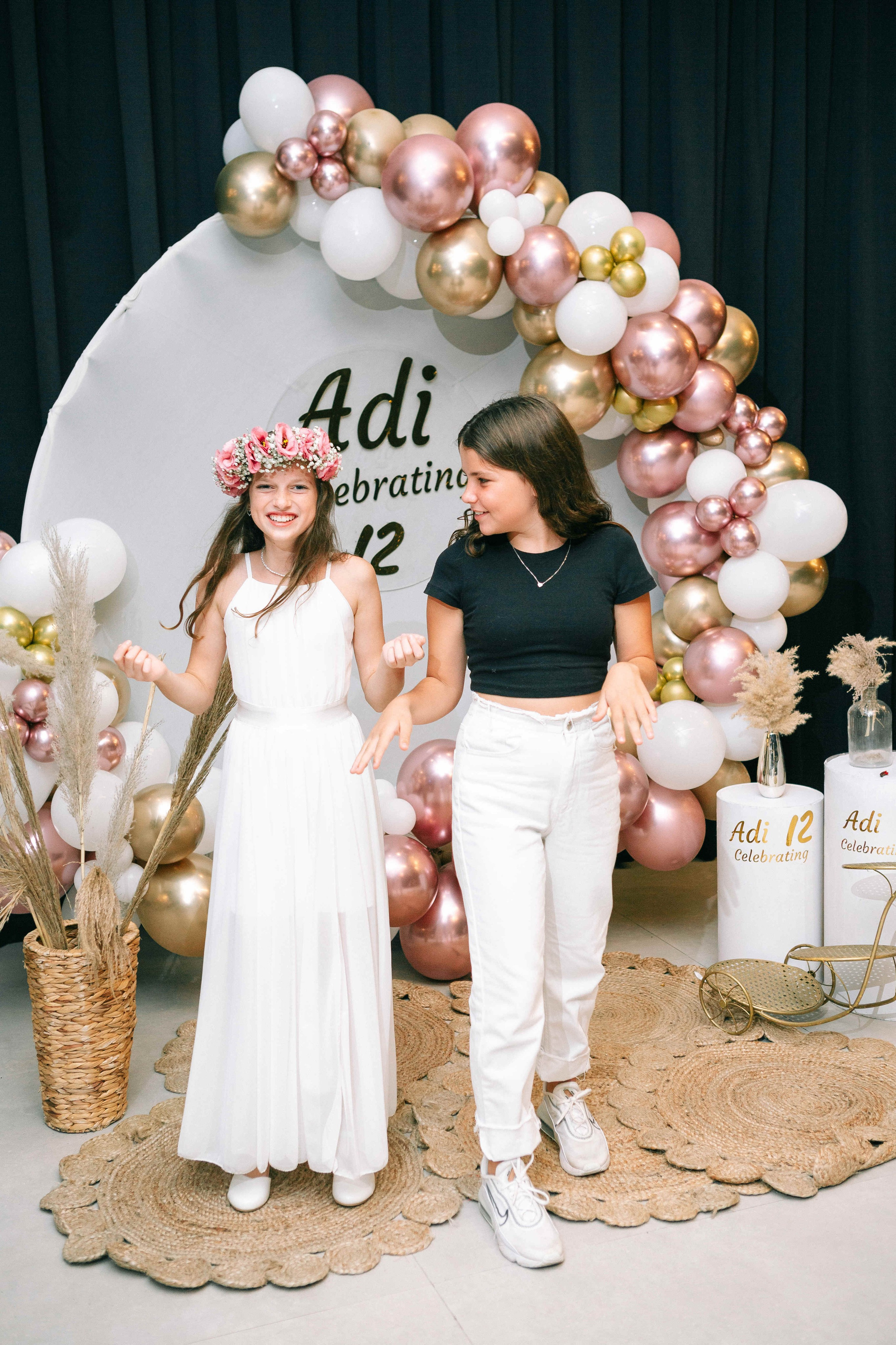 PARTY WITH FRIENDS. Https://shi-photo.com/