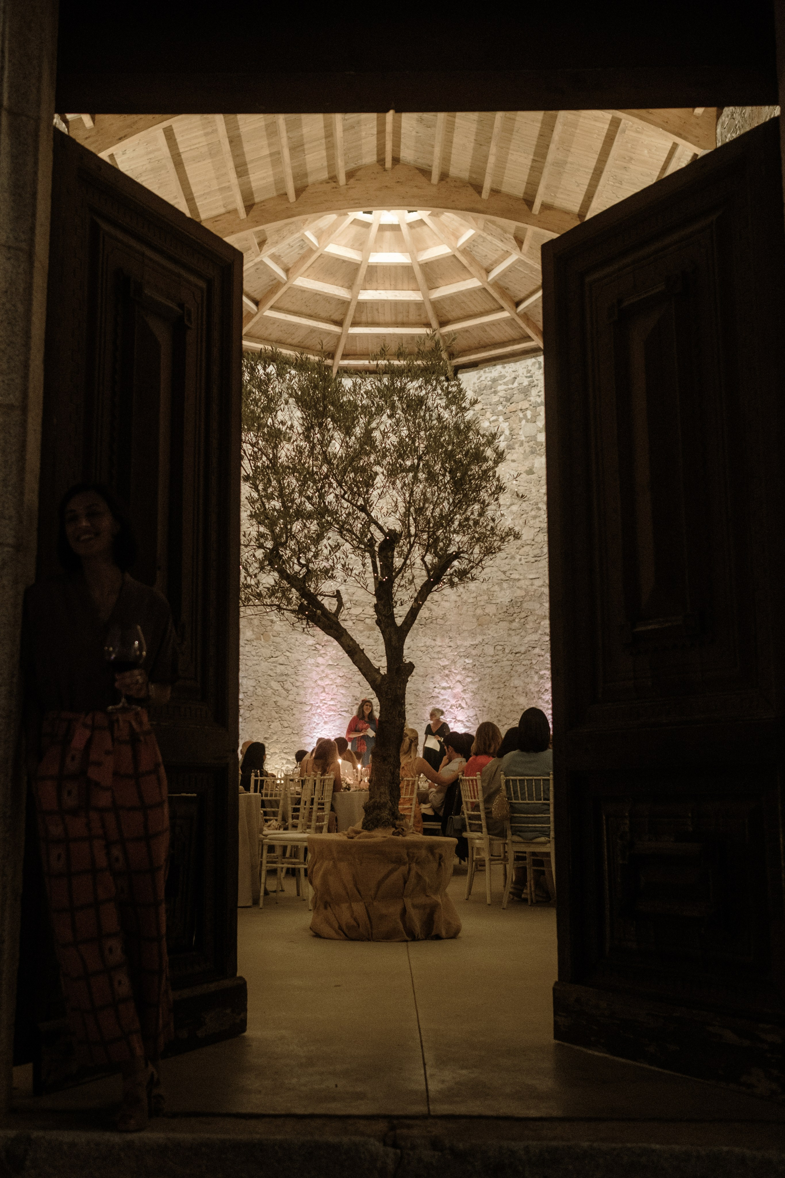 Svetlana & Alman. Monestir Sant Salvi. Paola fotógrafo / videografo de bodas en Barcelona