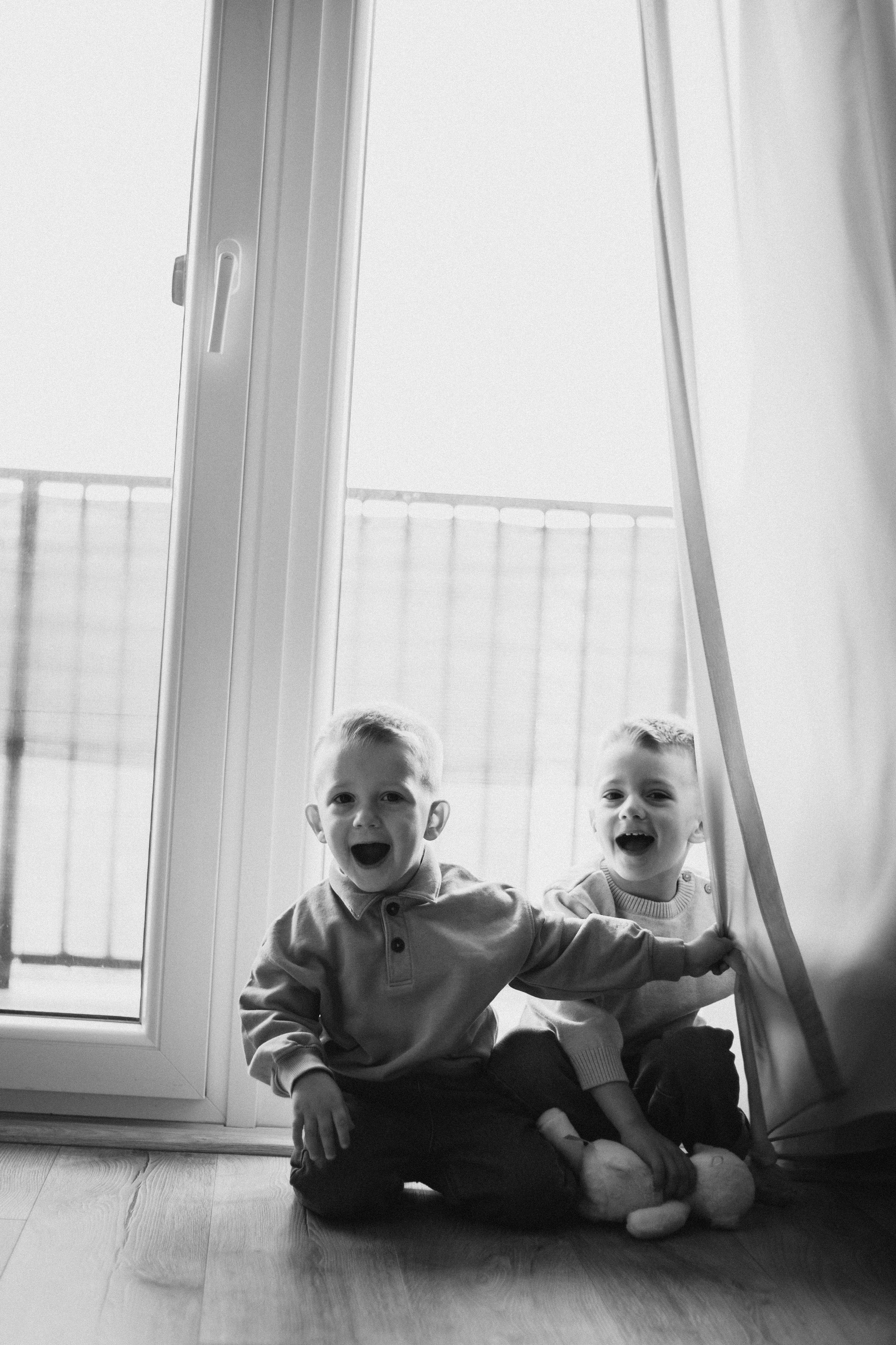 Ședințe foto de familie în Oradea realizate de Katsiaryna Ciortan. Fotograf de familie în Oradea Katsiaryna Ciortan