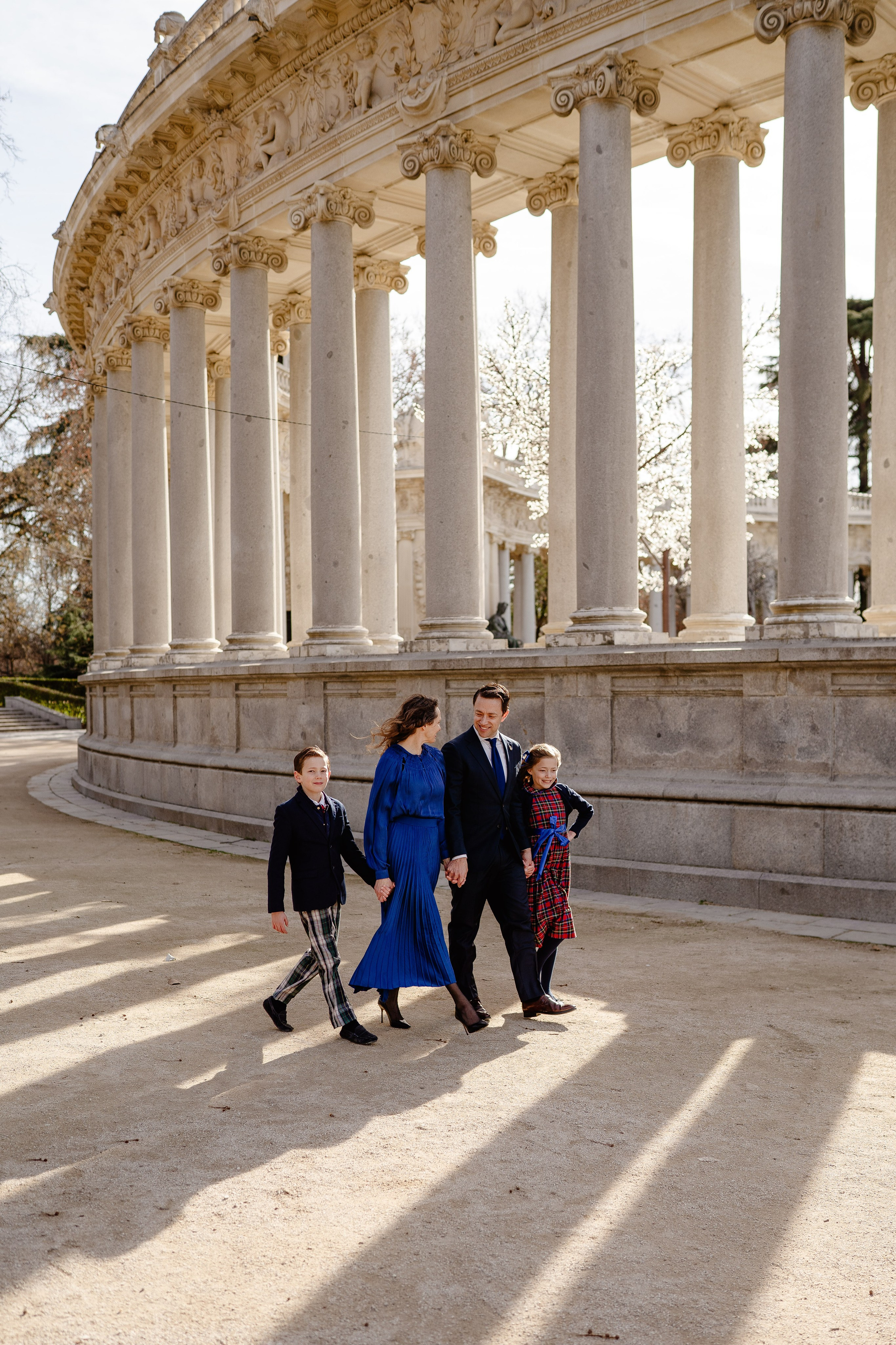 Family photoshoot in Retiro Park. Madrid Photographer for Proposals, Engagements & Families | Anya Petrova