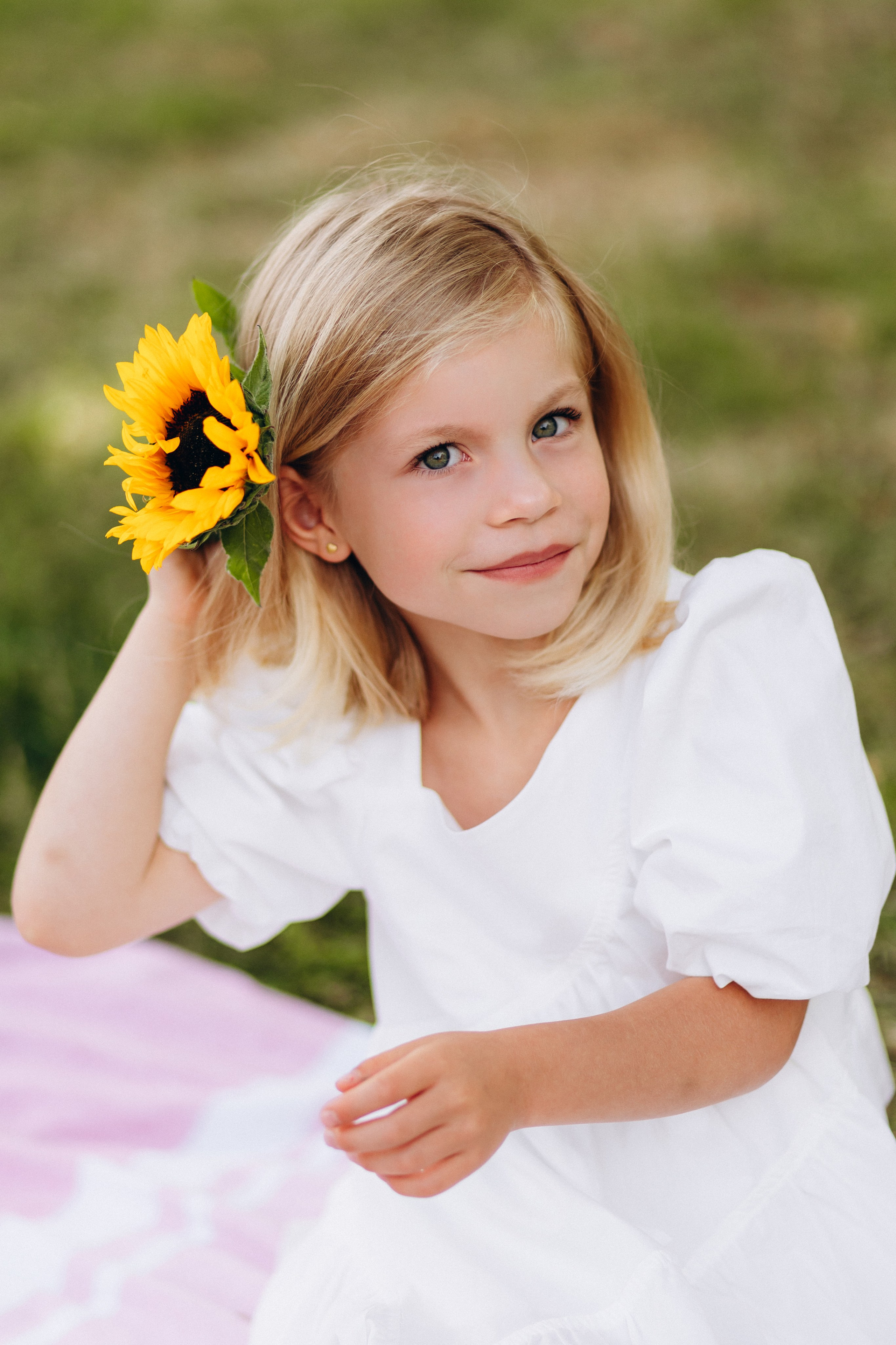 Pretty Family. Wedding and Family Photograph