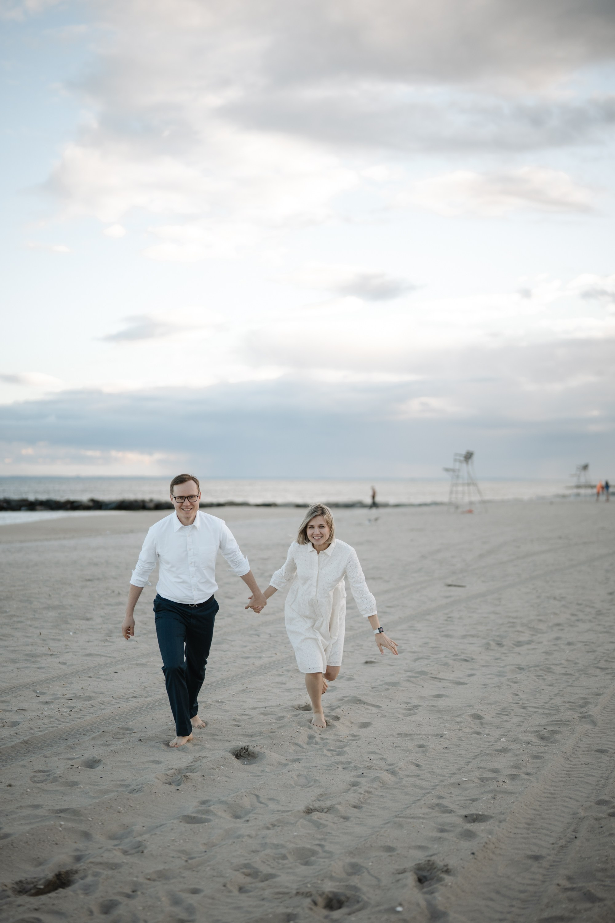 Candid photos of a couple on the beach. Portrait and wedding photographer in New York