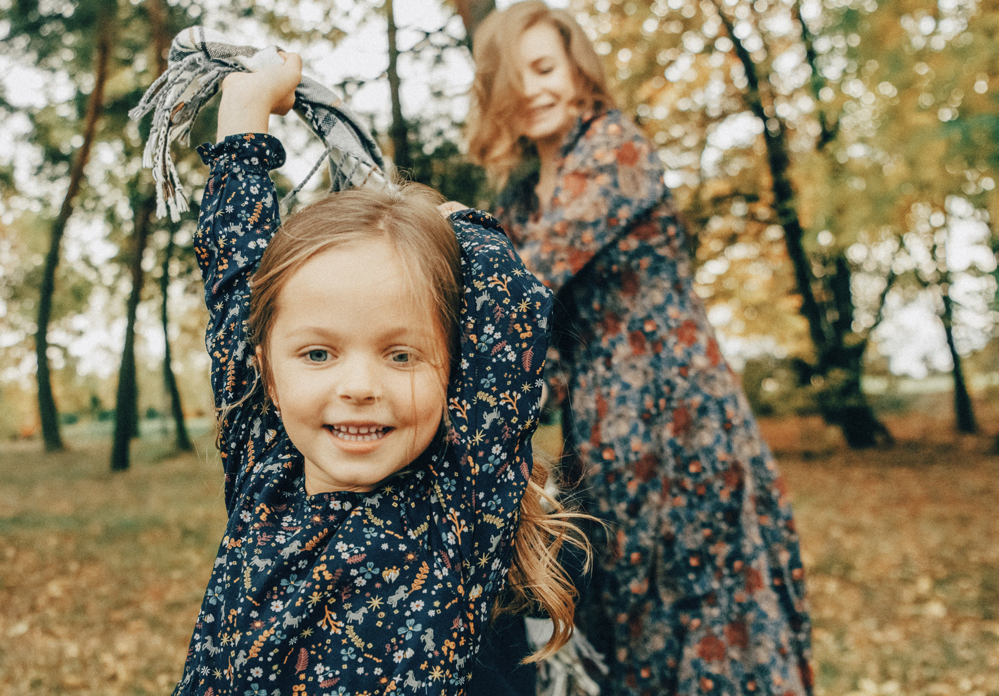 Autumnal photo shoot in Prague. Family and wedding photographer in Prague Natalia Fedori