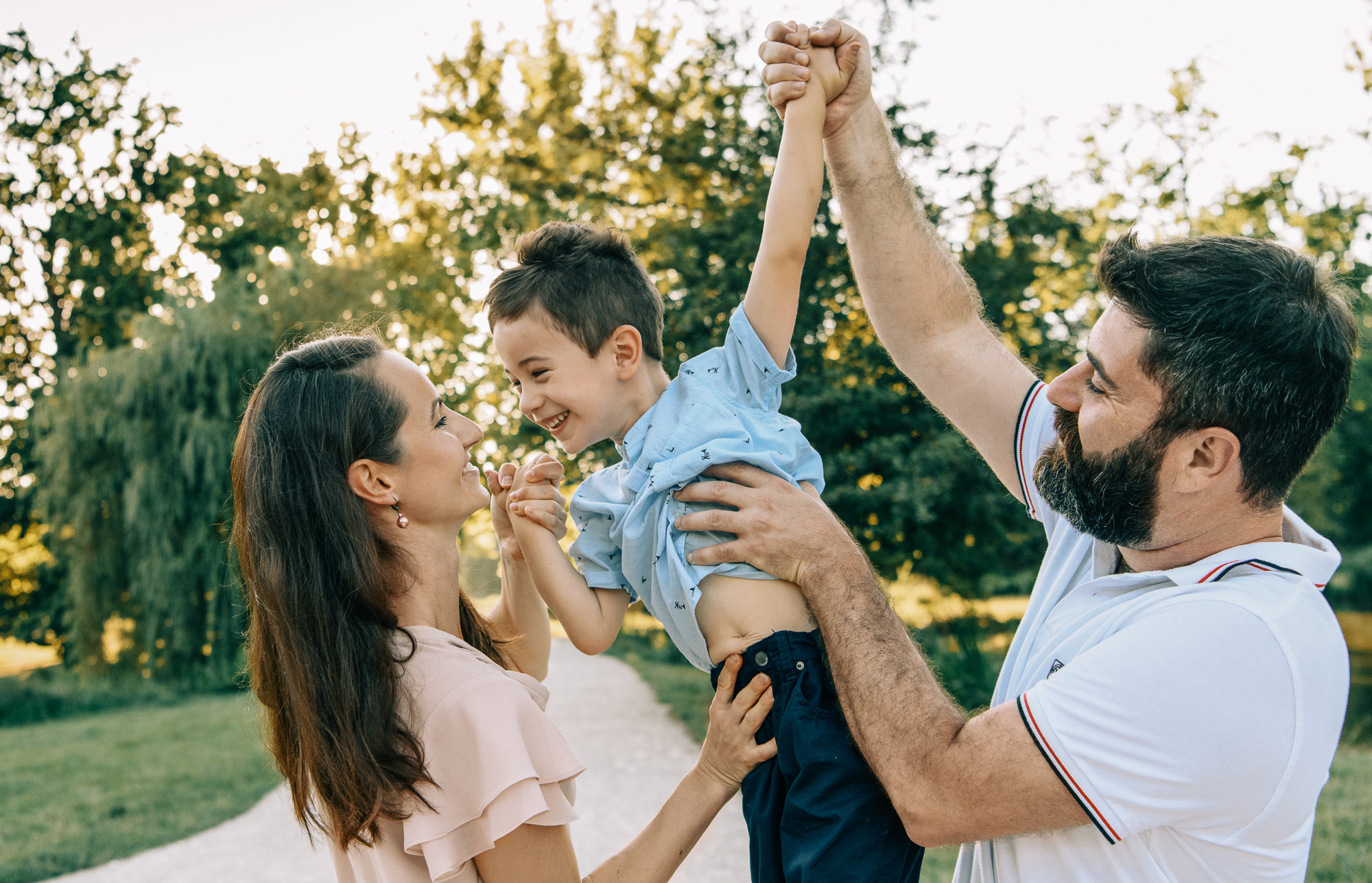 Семейная фотосессия семьи в пражском парке. Семейный и свадебный фотограф в Праге Наталья Федори
