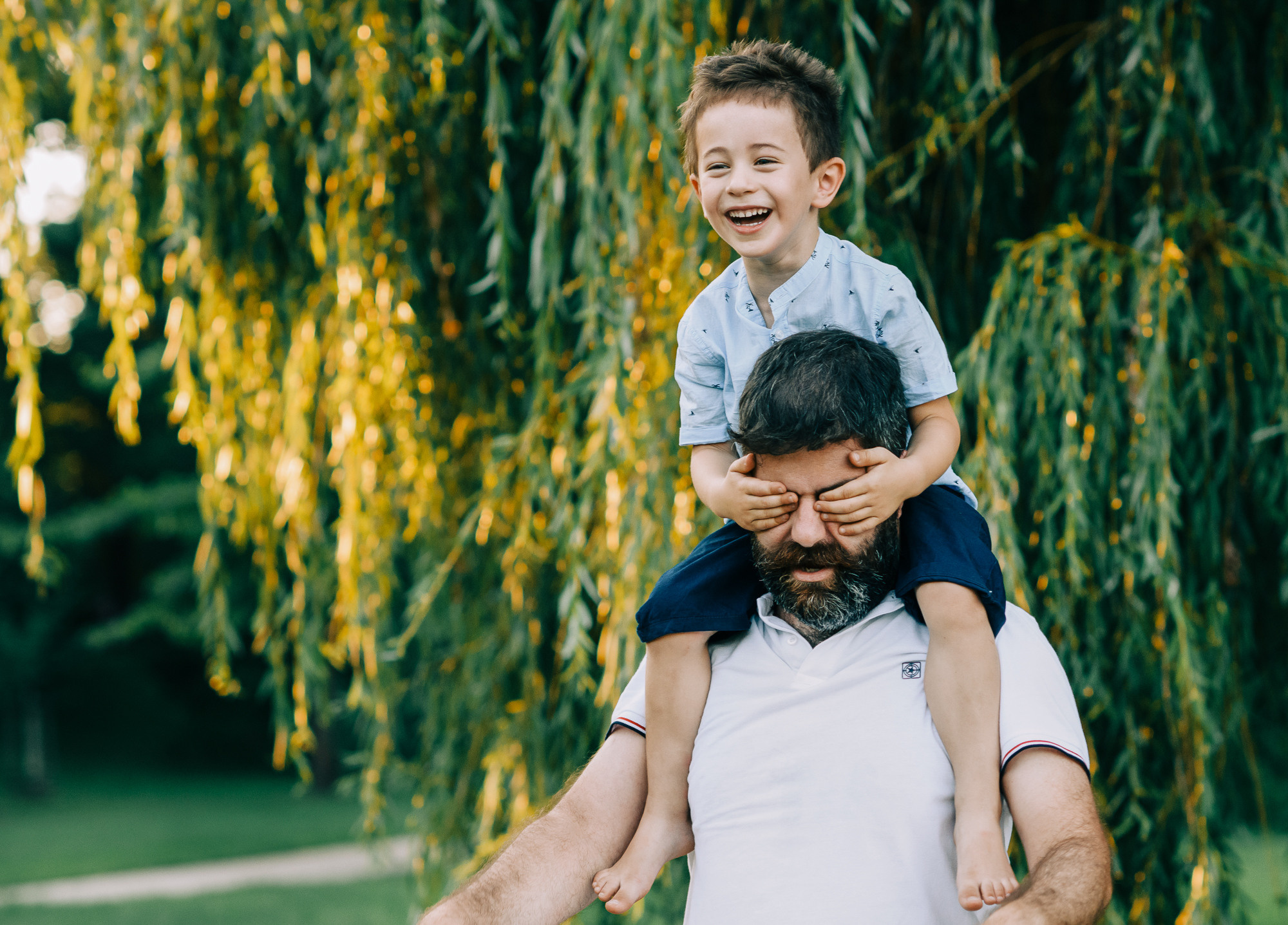 Семейная фотосессия семьи в пражском парке. Семейный и свадебный фотограф в Праге Наталья Федори