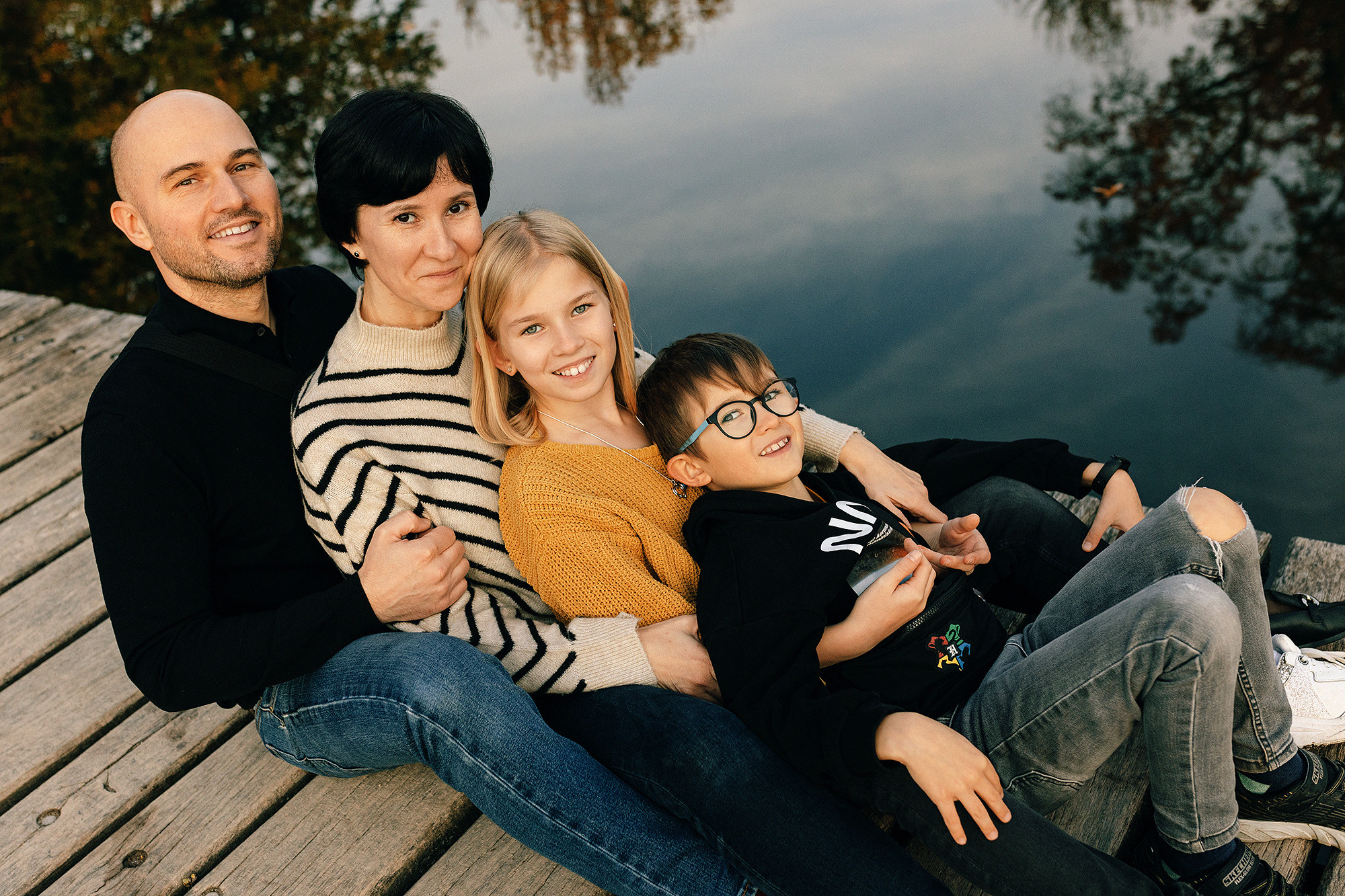 Катя с семьей в осеннем парке. Семейный и свадебный фотограф в Праге Наталья Федори